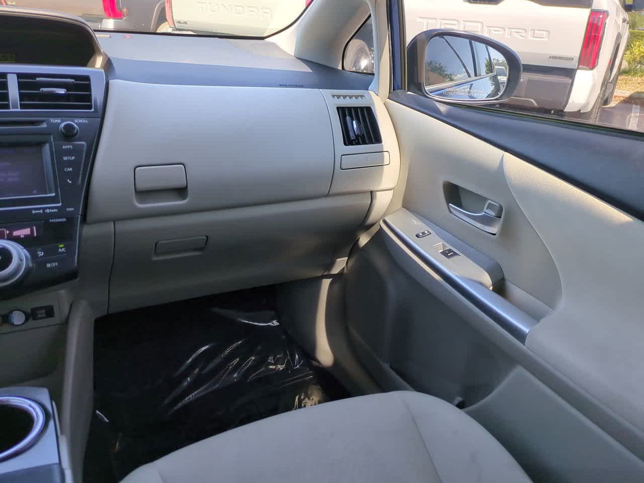 Thumbnail: 2014 Toyota Prius v - 16