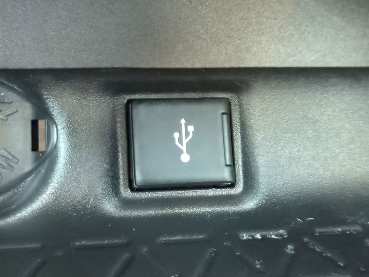 Thumbnail: 2022 Toyota RAV4 - 20