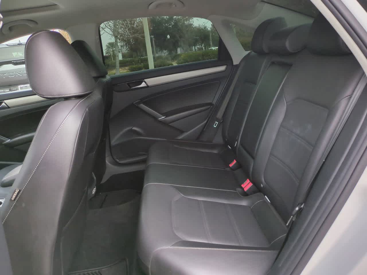 Thumbnail: 2022 Volkswagen Passat - 13