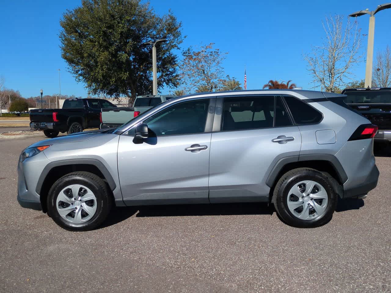 Thumbnail: 2022 Toyota RAV4 - 3