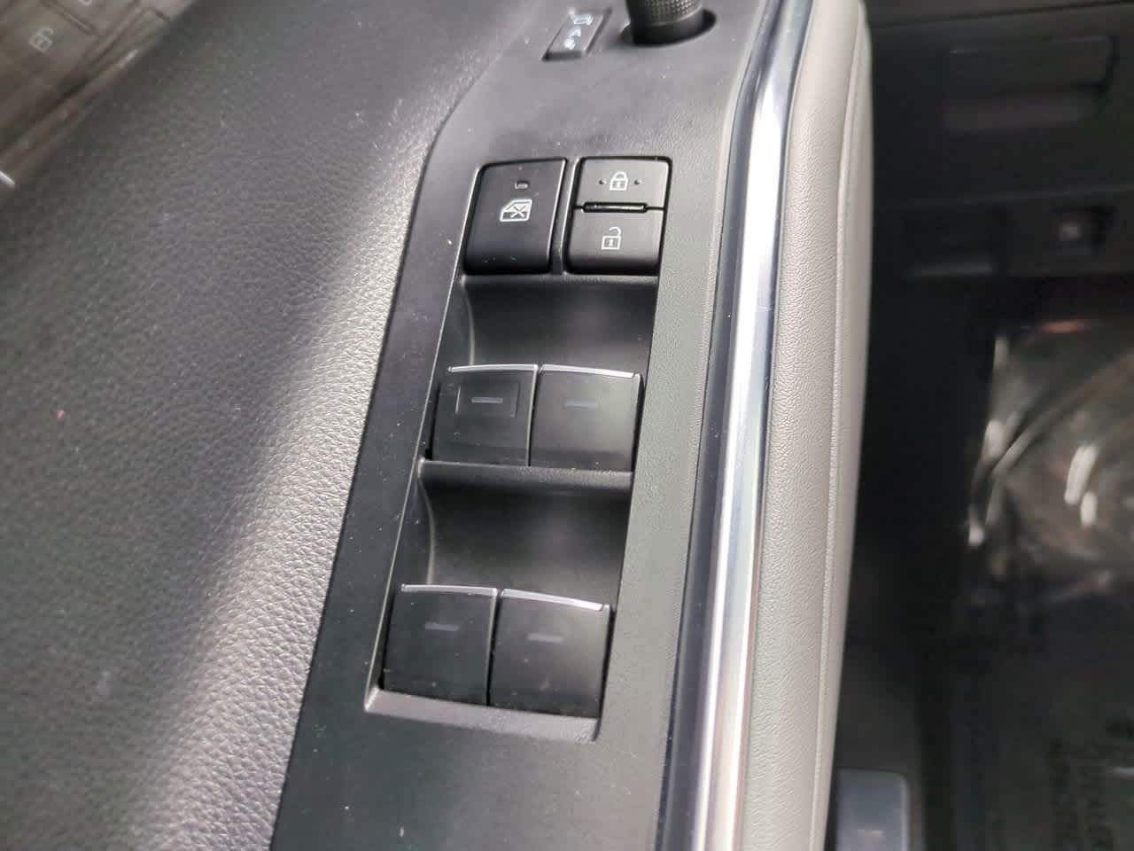 Thumbnail: 2023 Toyota Highlander - 24