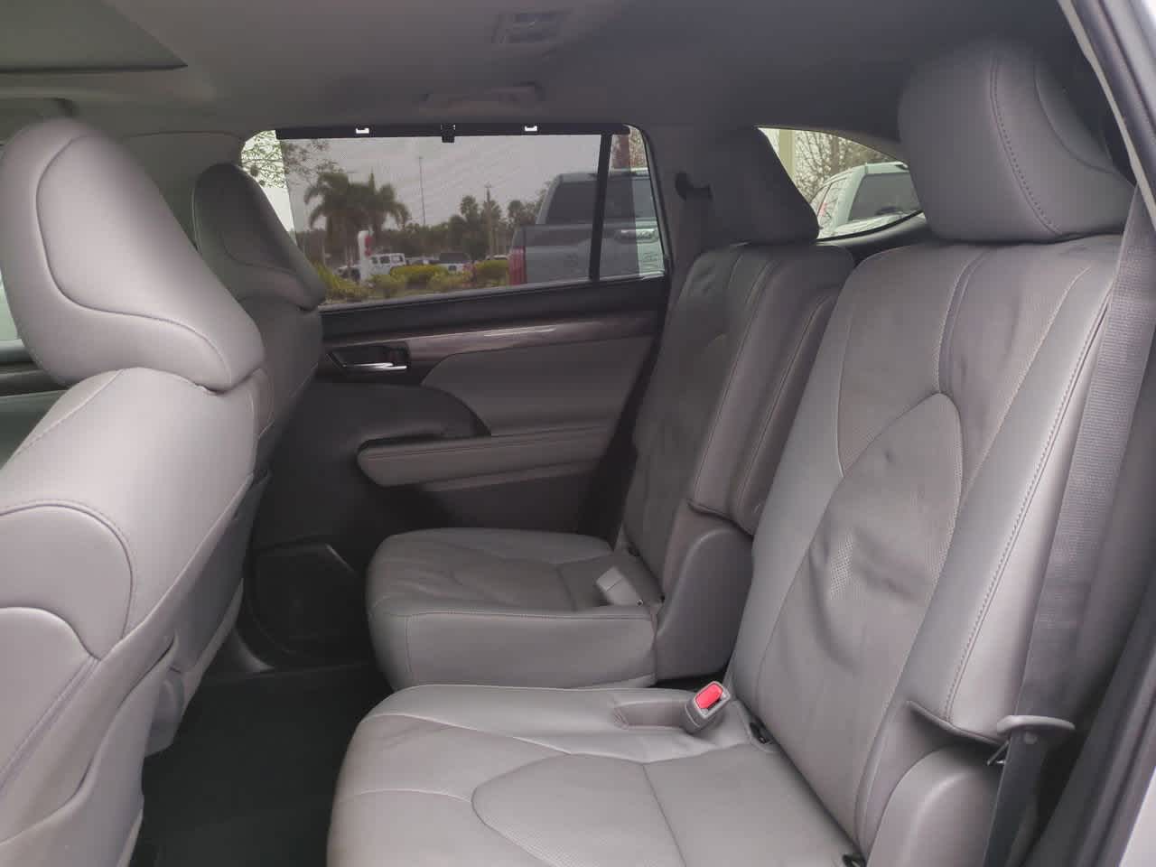 Thumbnail: 2023 Toyota Highlander - 14