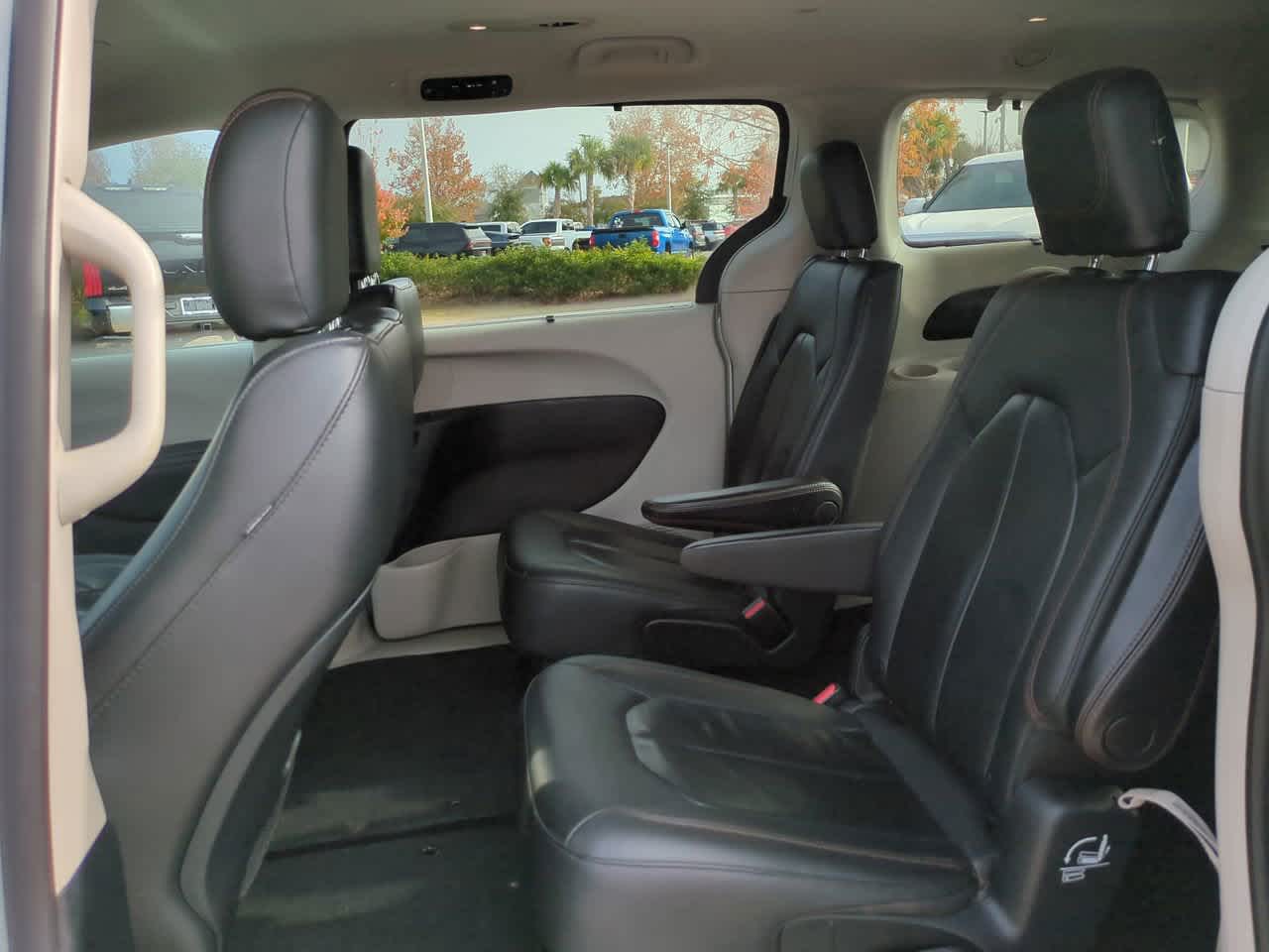 Thumbnail: 2020 Chrysler Pacifica - 14