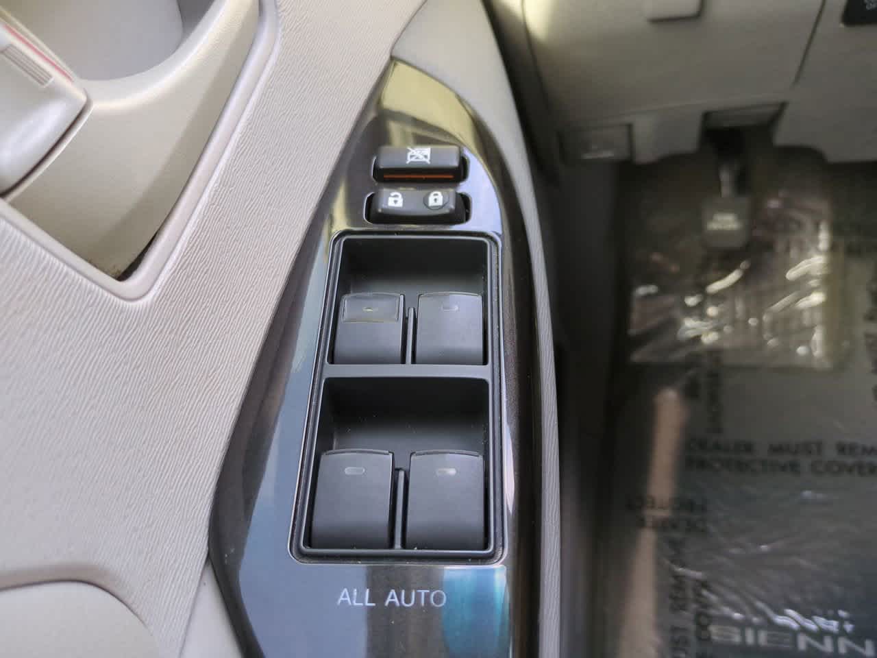 Thumbnail: 2012 Toyota Sienna - 22