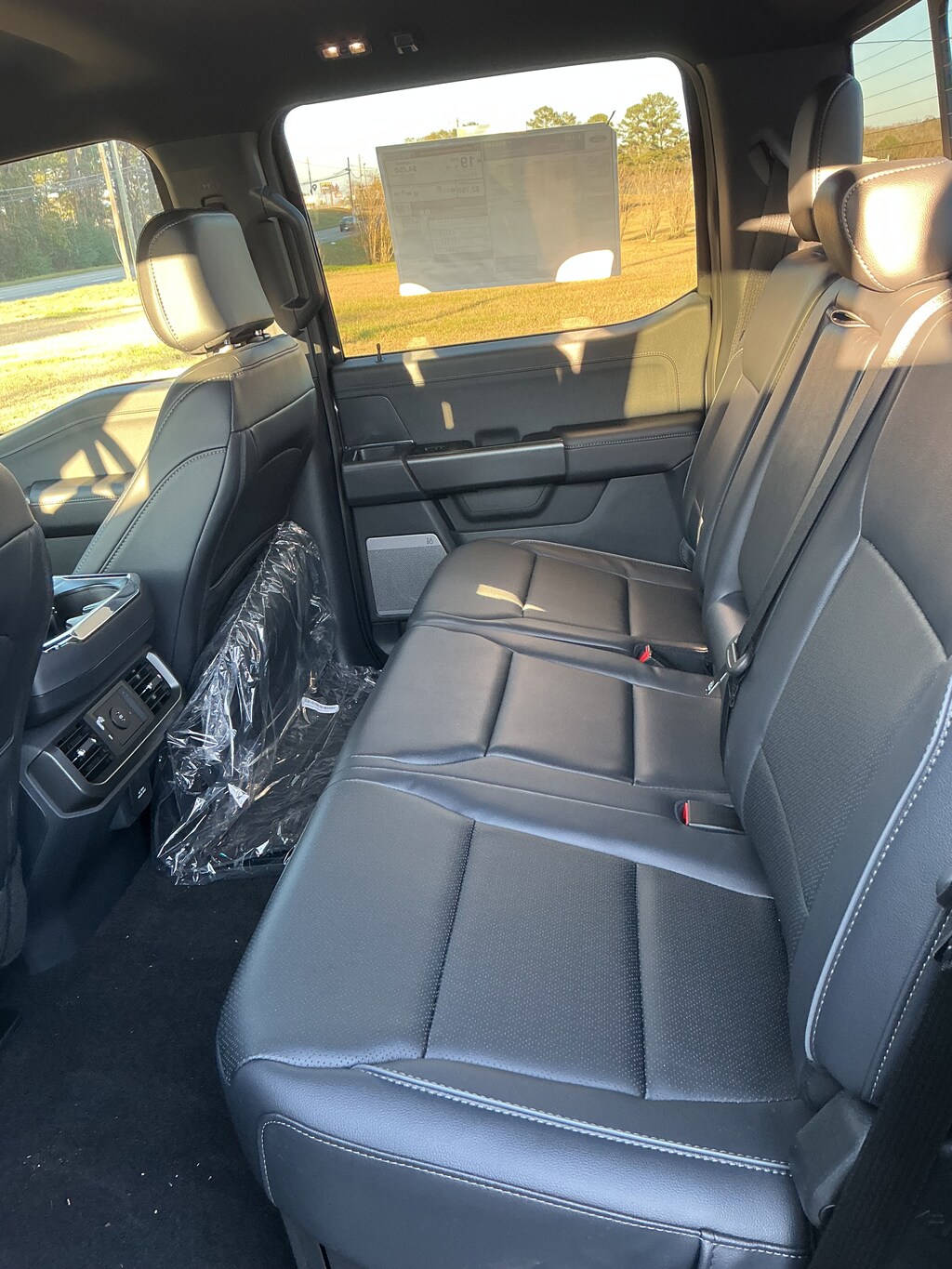 New 2025 Ford F-150 Lariat TRUCK