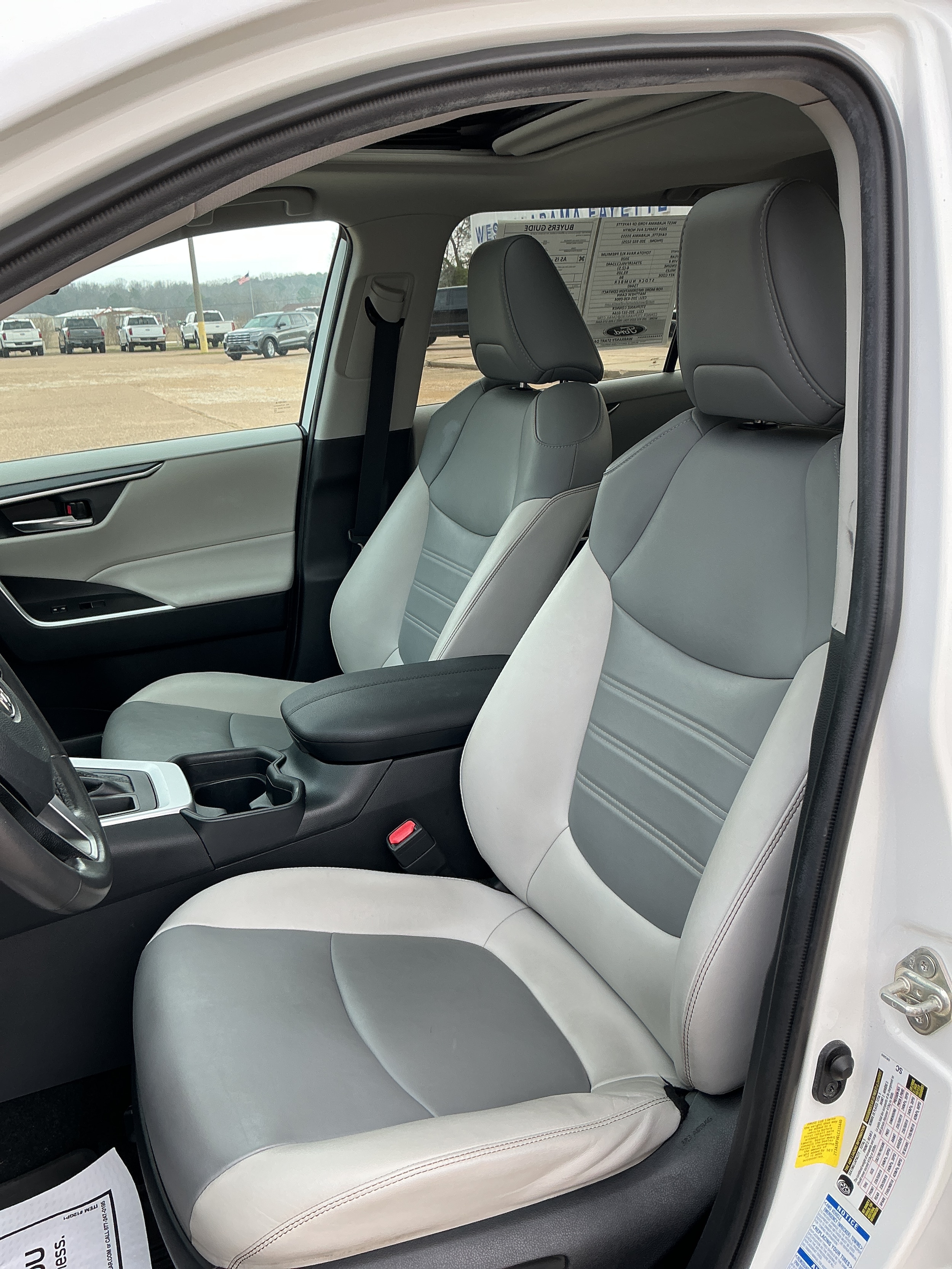 2020 Toyota RAV4 XLE Premium - Photo 7