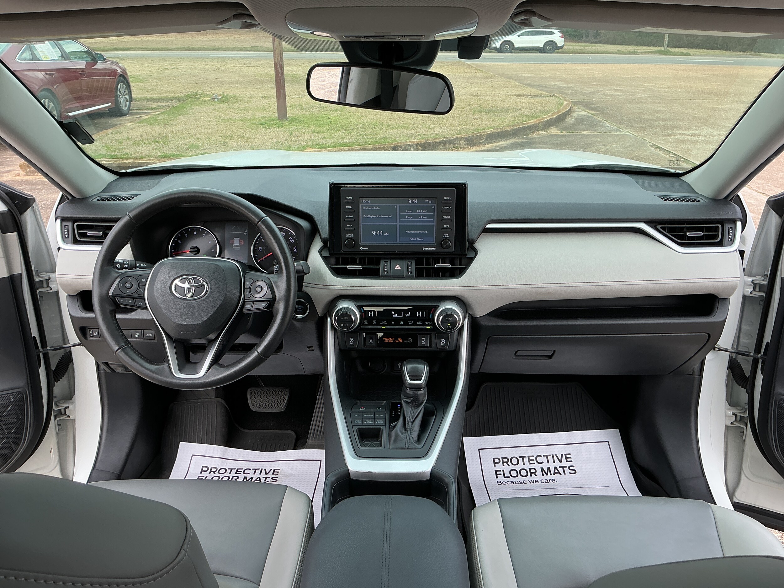2020 Toyota RAV4 XLE Premium - Photo 11