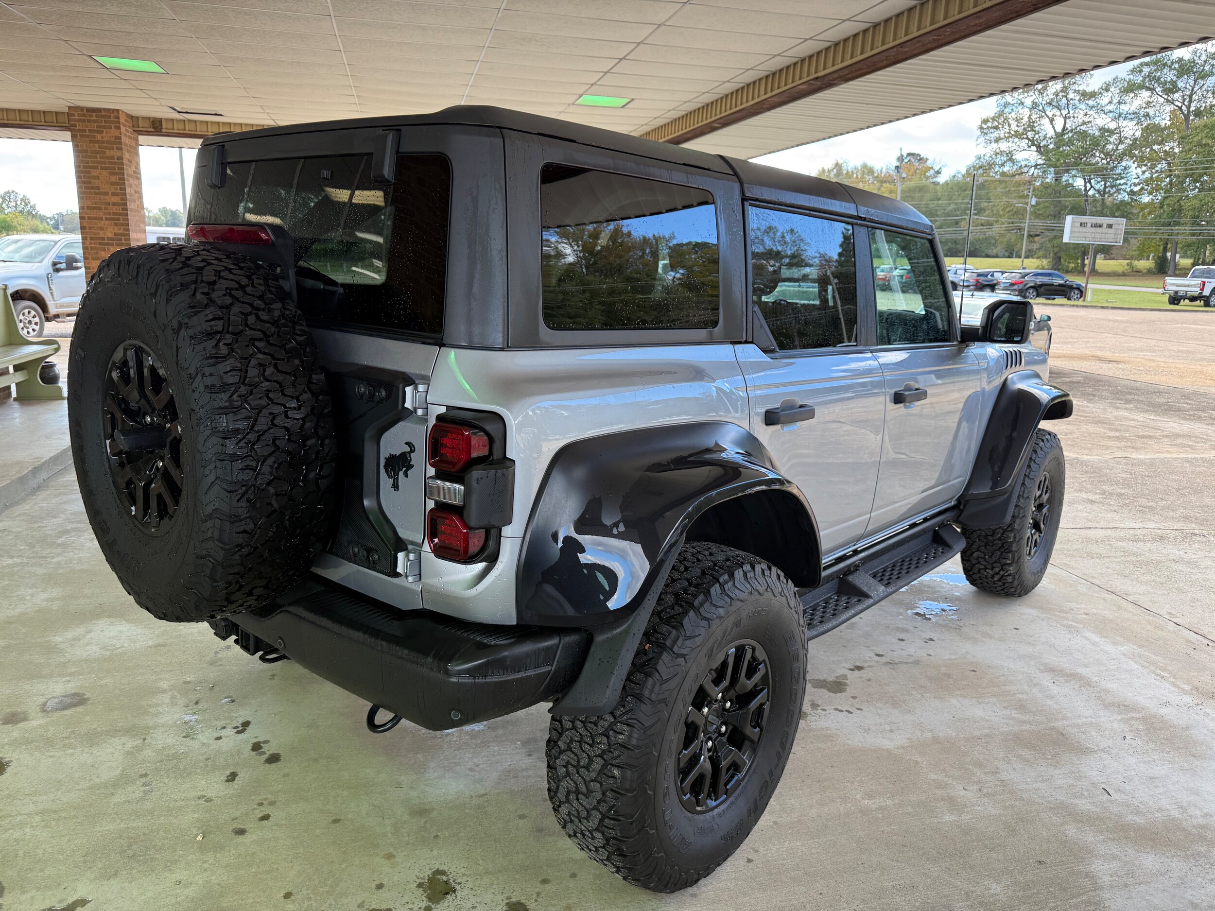 2023 Ford Bronco Raptor photo 2