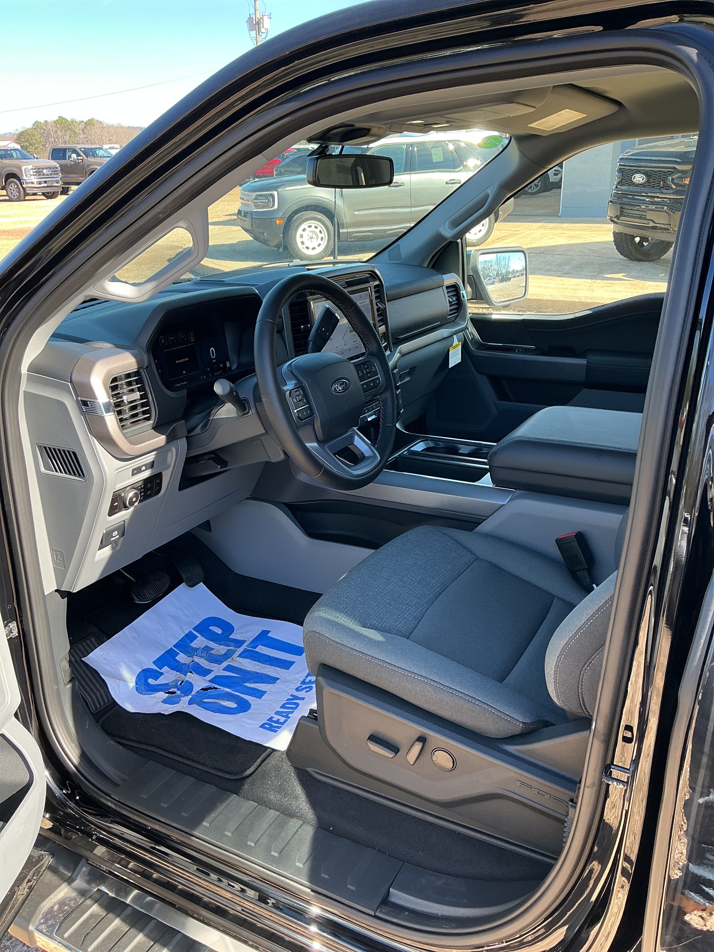 2025 Ford F-150 XLT - Photo 7