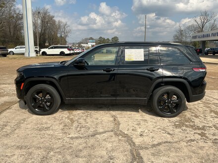 2023 Jeep Grand Cherokee Laredo SUV