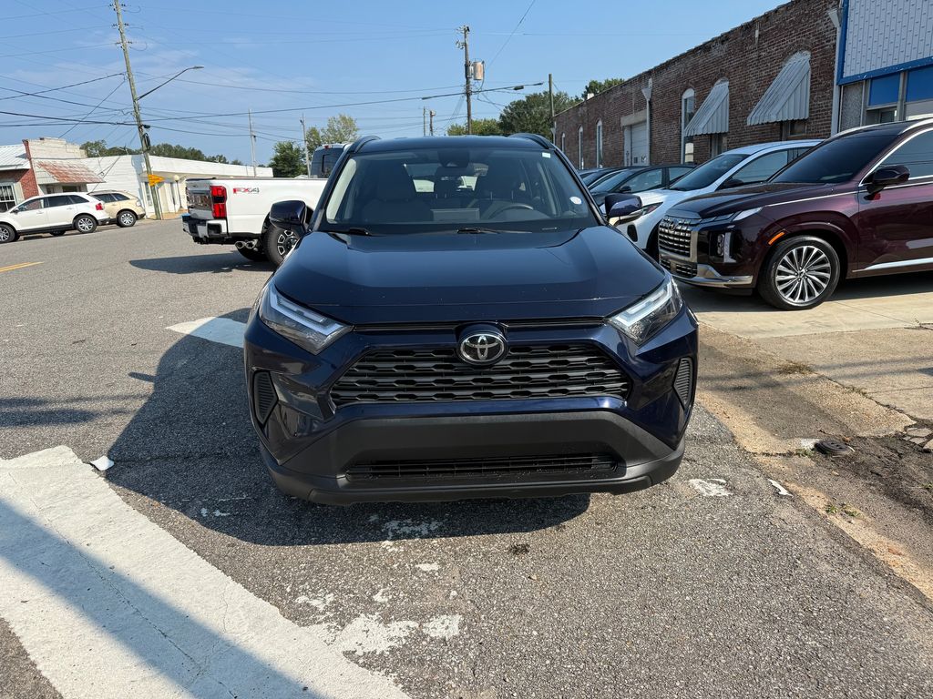 2022 Toyota RAV4 XLE photo 3