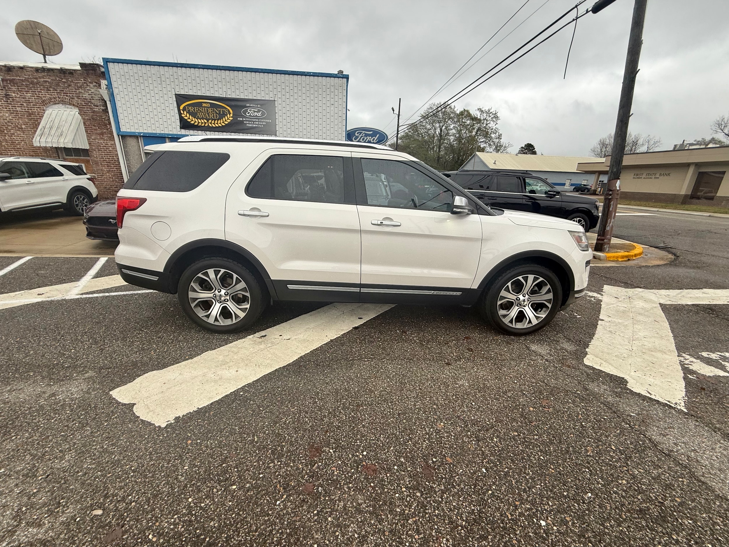 2018 Ford Explorer Platinum's photo