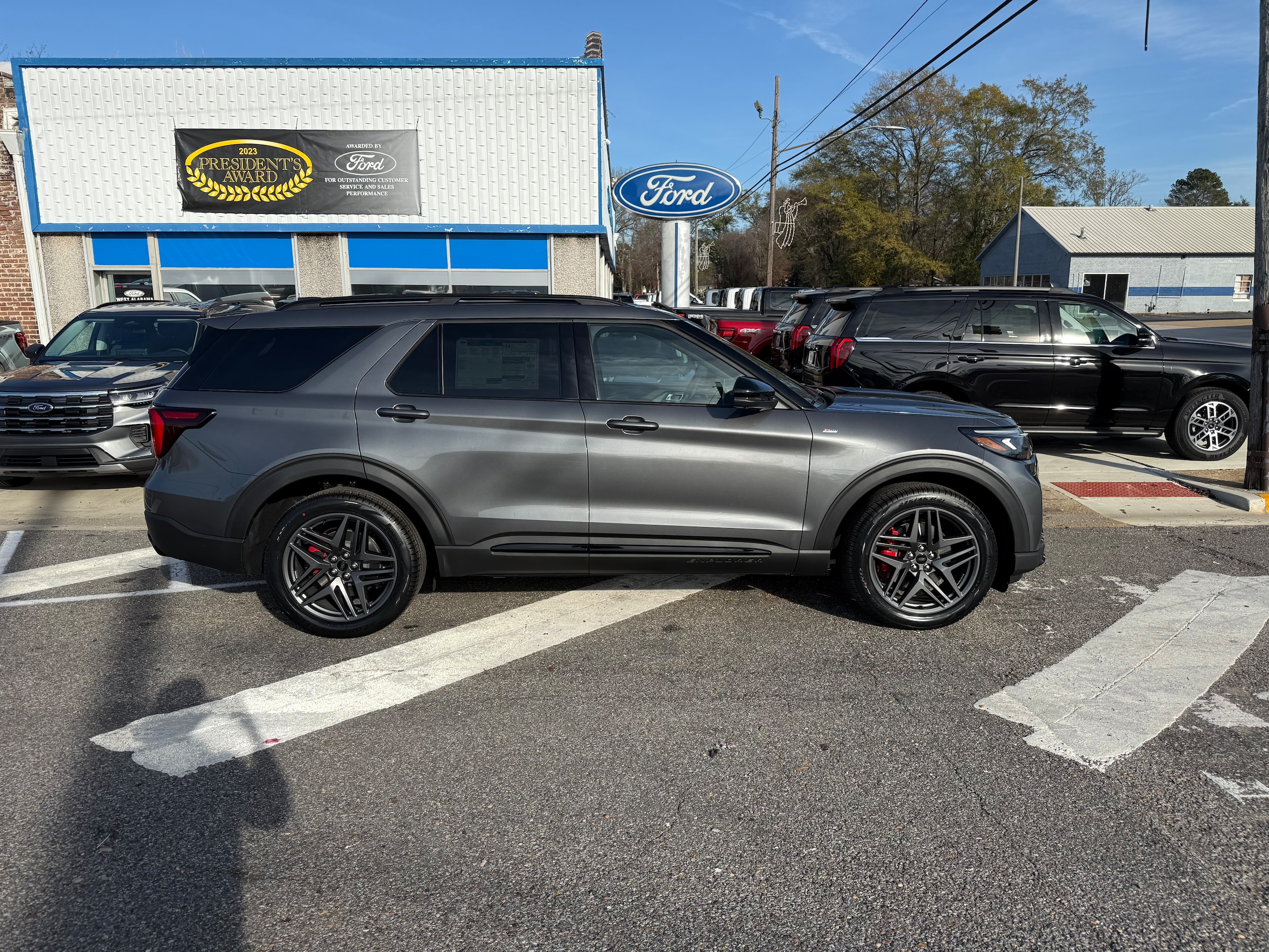 2026 Ford Explorer ST-LINE's photo