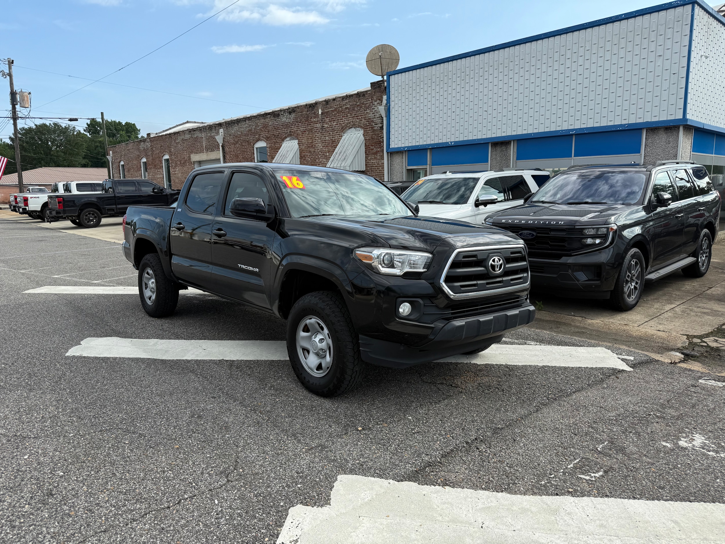 Used 2016 Toyota Tacoma SR5 with VIN 5TFCZ5AN6GX039963 for sale in Sulligent, AL