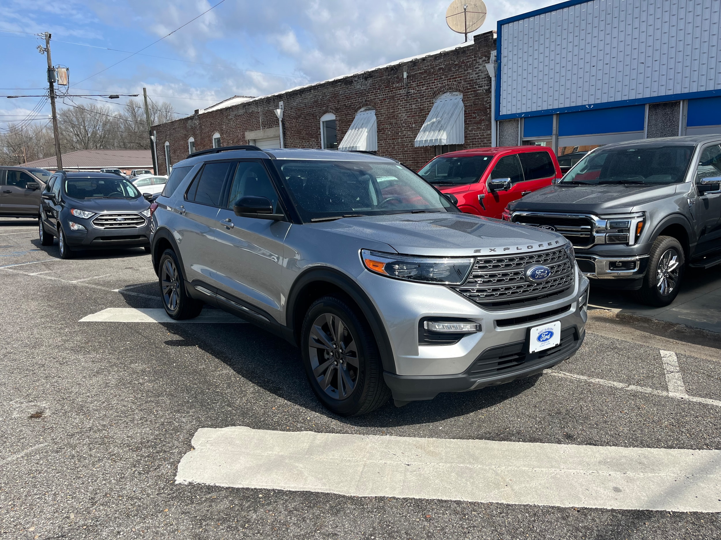 Used 2024 Ford Explorer XLT with VIN 1FMSK8DH9RGA50610 for sale in Sulligent, AL