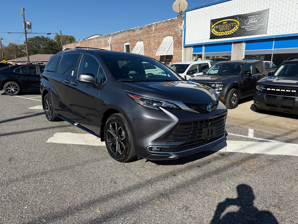 Used 2025 Toyota Sienna Platinum 7 Passenger Van Passenger Van