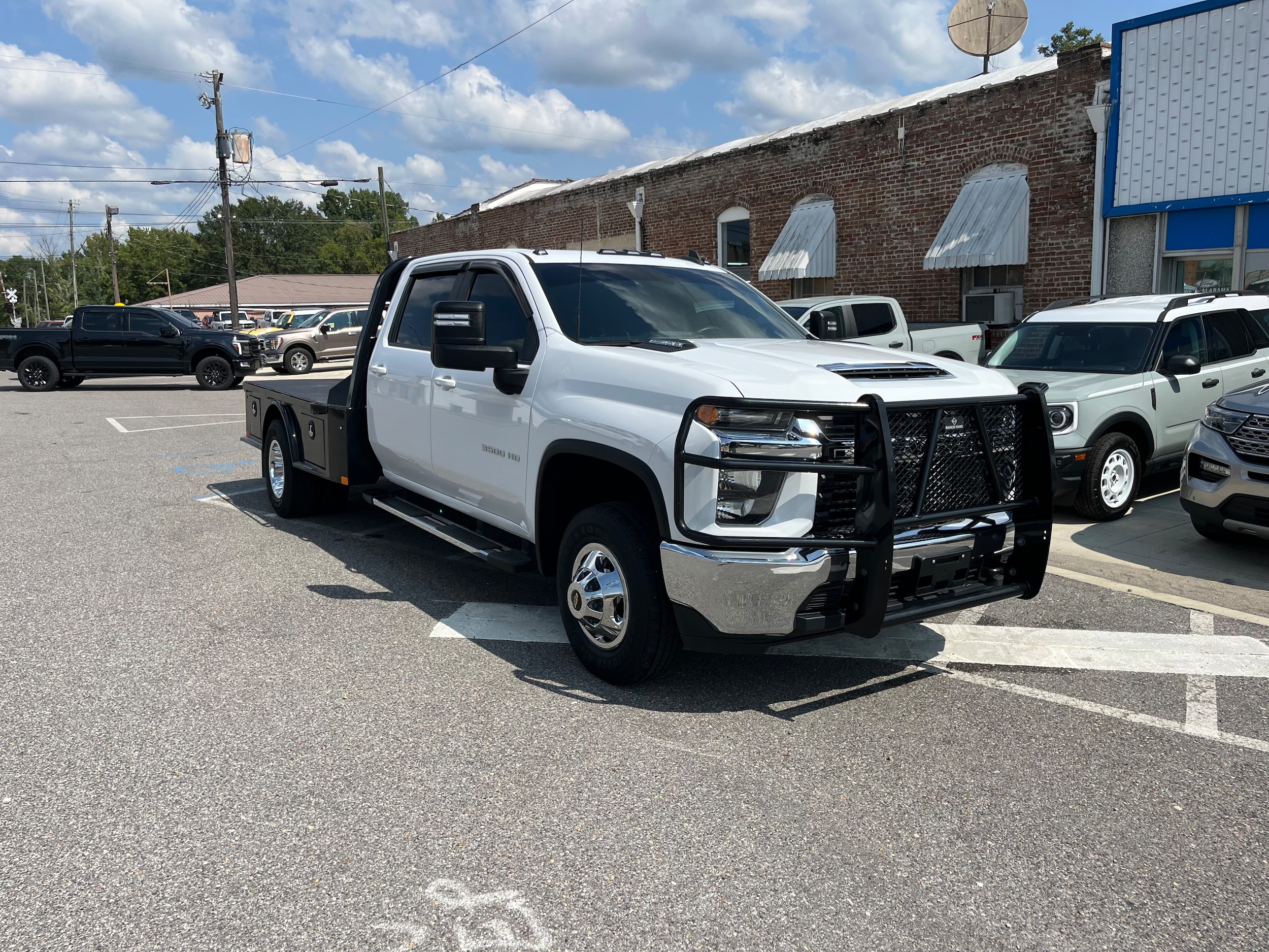 Used 2022 Chevrolet Silverado 3500HD LT with VIN 1GB4YTEY0NF355043 for sale in Sulligent, AL