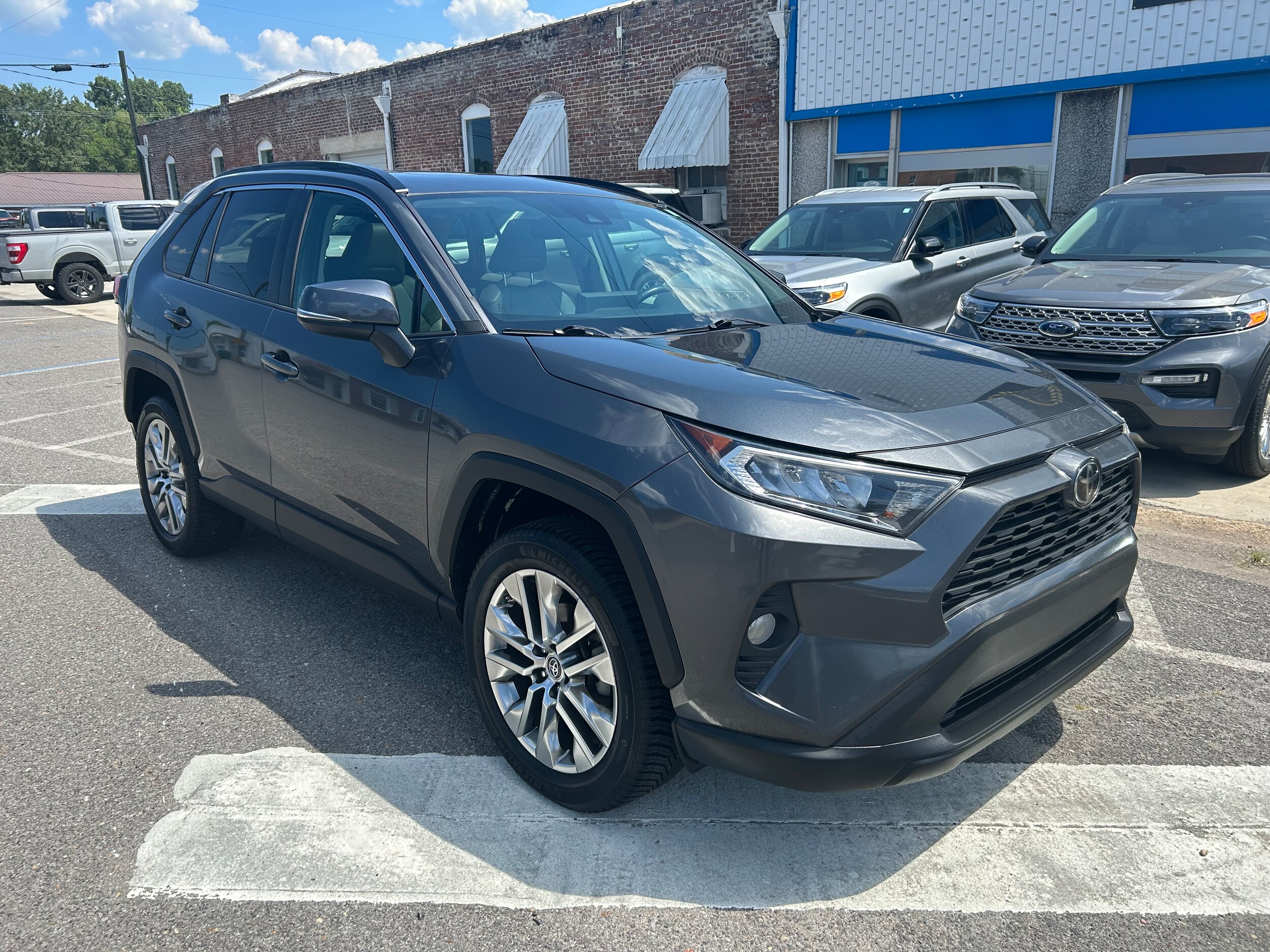 Used 2019 Toyota RAV4 XLE Premium with VIN 2T3C1RFV3KC030868 for sale in Sulligent, AL