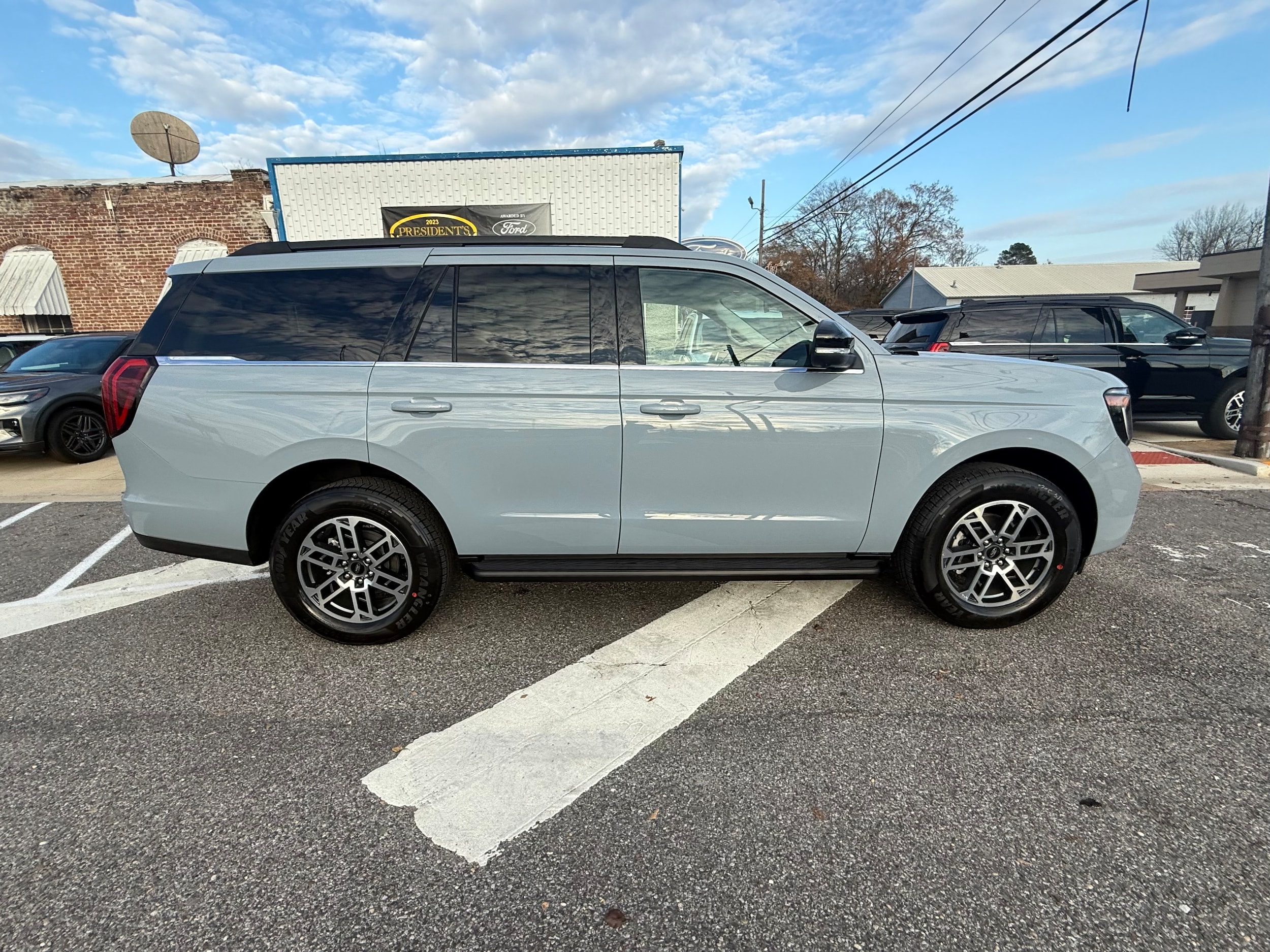 2026 Ford Expedition Active's photo