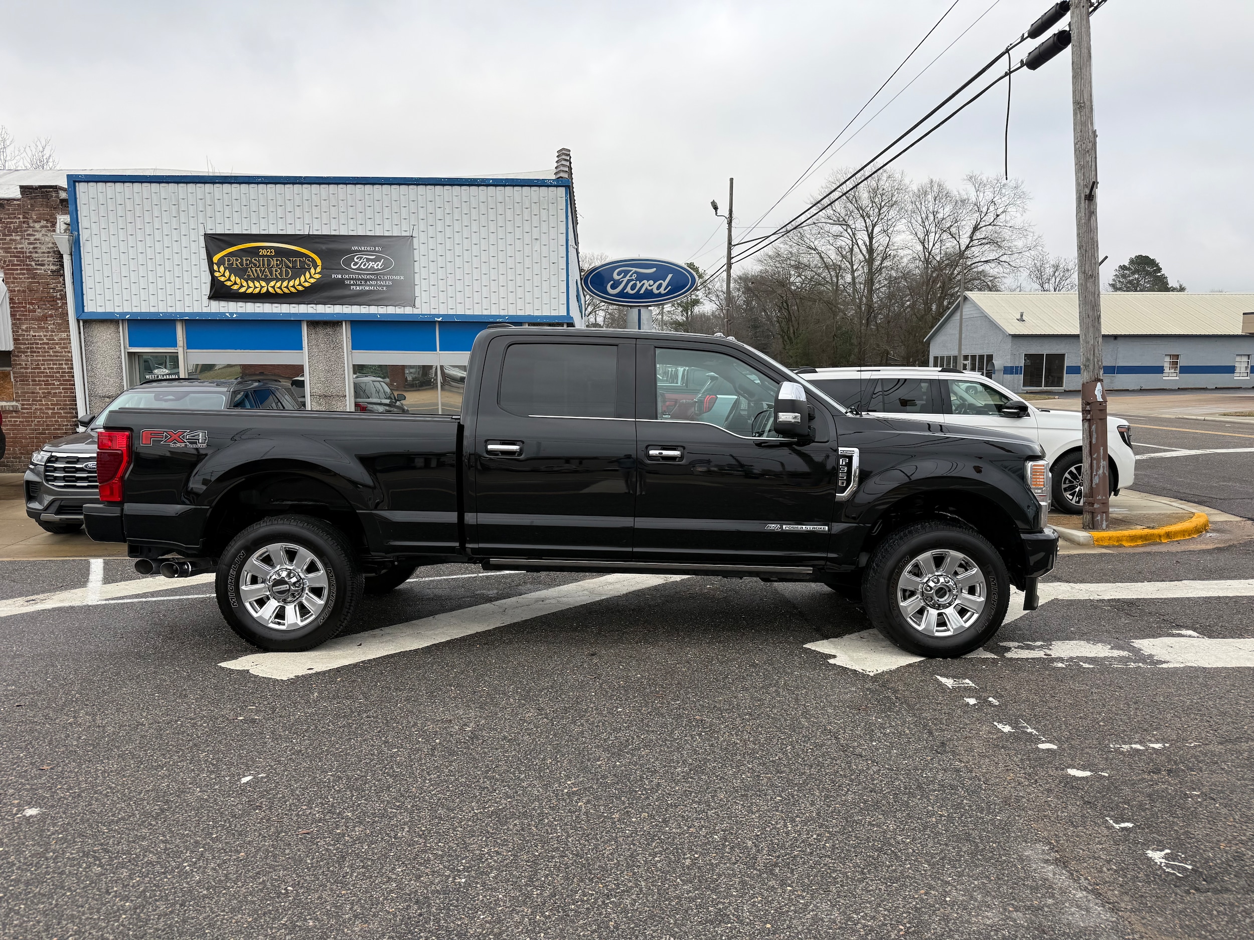 2021 Ford F-350 Super Duty Platinum's photo