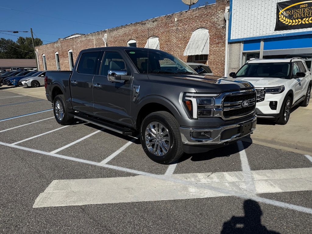 New 2025 Ford F-150 Lariat TRUCK