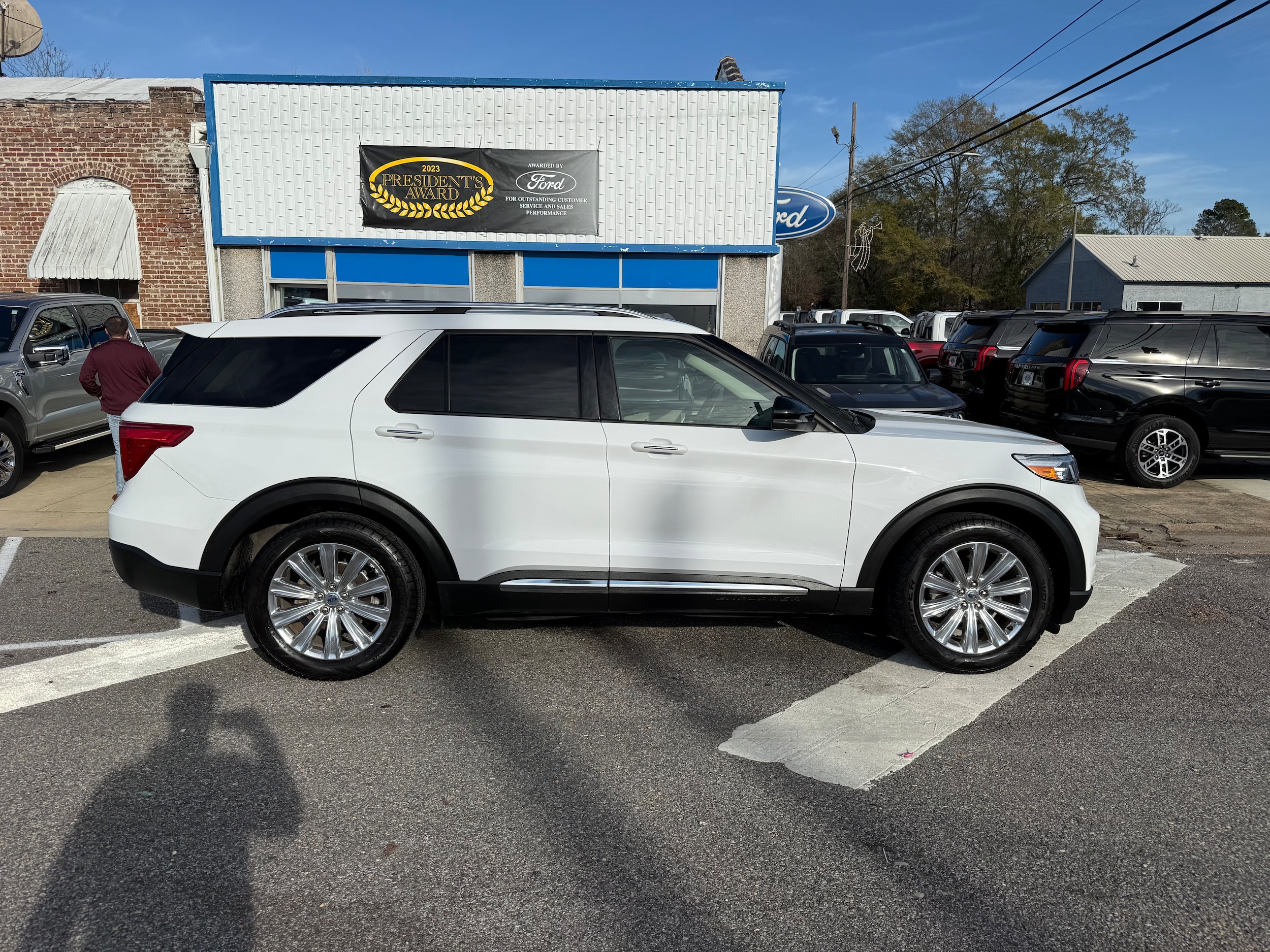 2021 Ford Explorer Limited's photo