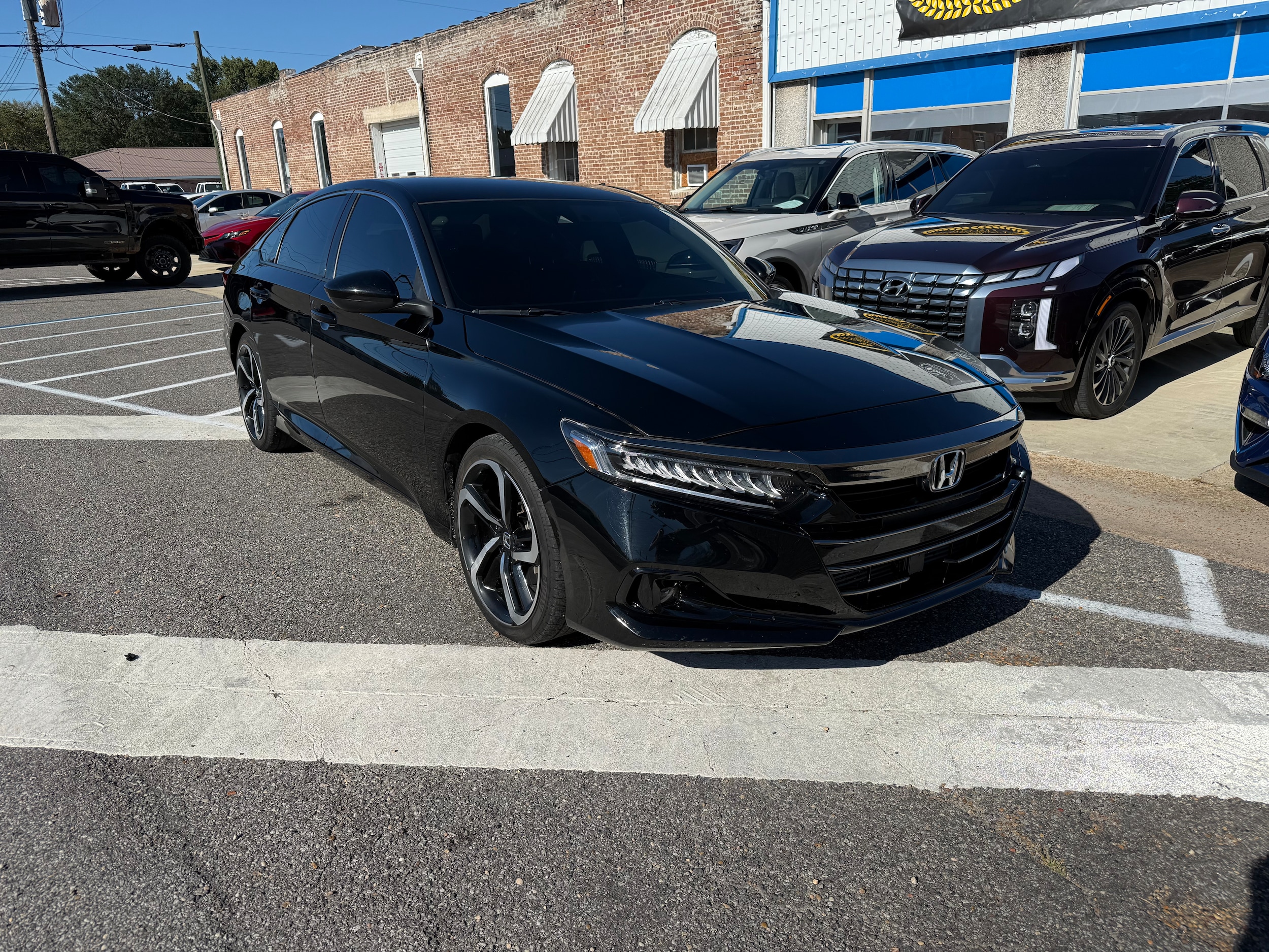 Used 2022 Honda Accord Sport SE with VIN 1HGCV1F43NA097261 for sale in Northfield, Minnesota