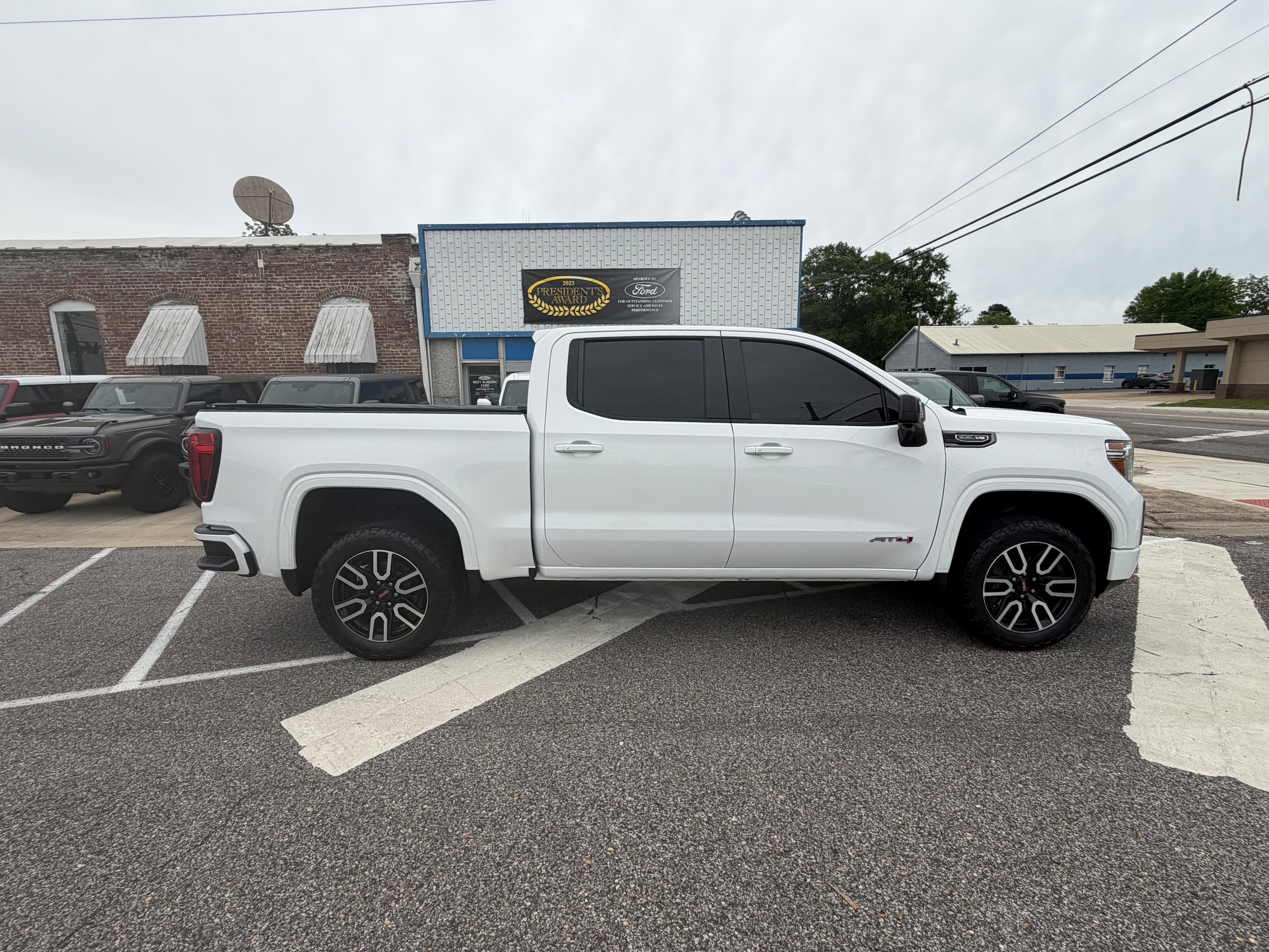 2020 GMC Sierra 4WD Crew Cab Short Box AT4's photo