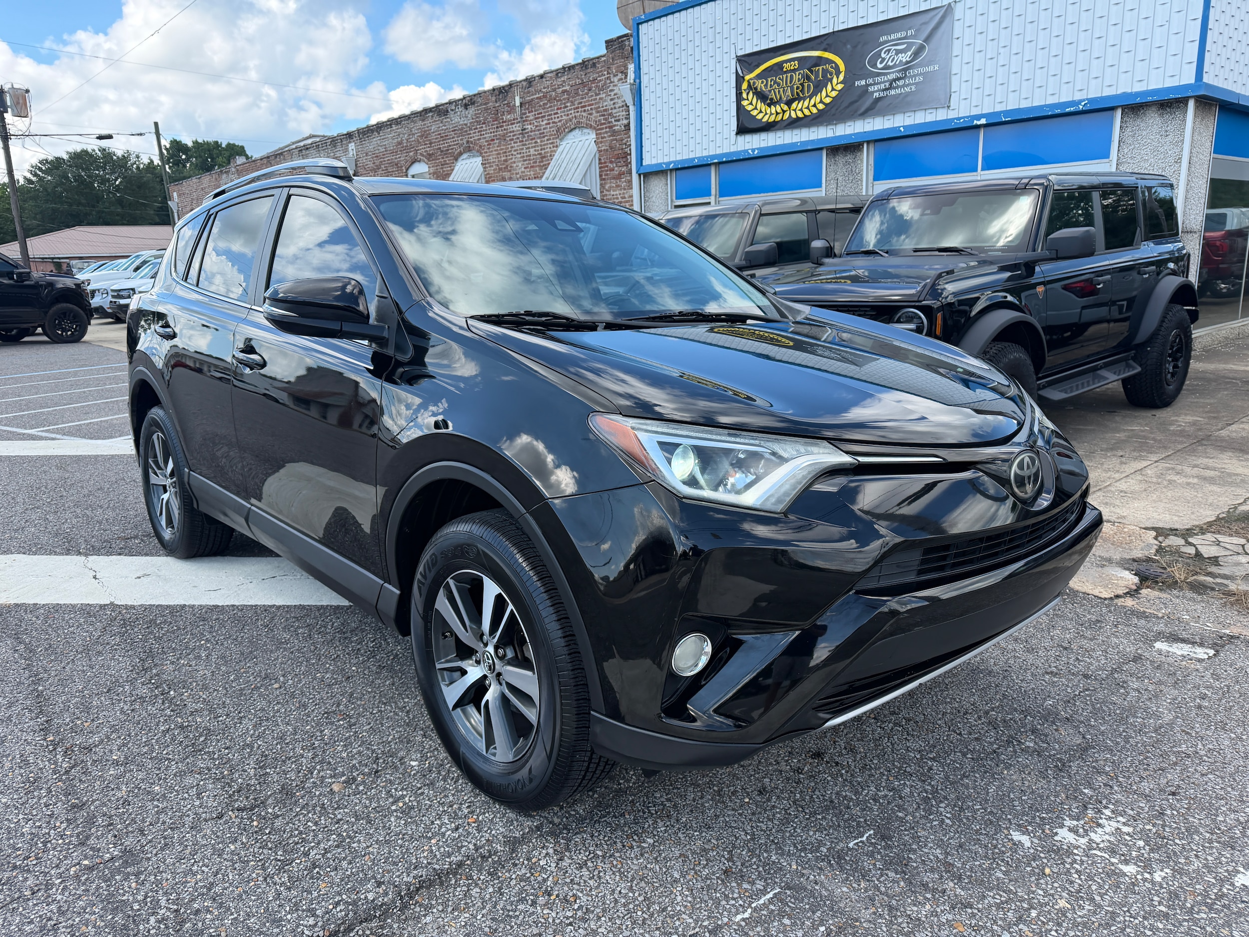 Used 2017 Toyota RAV4 XLE with VIN 2T3WFREV0HW346011 for sale in Sulligent, AL