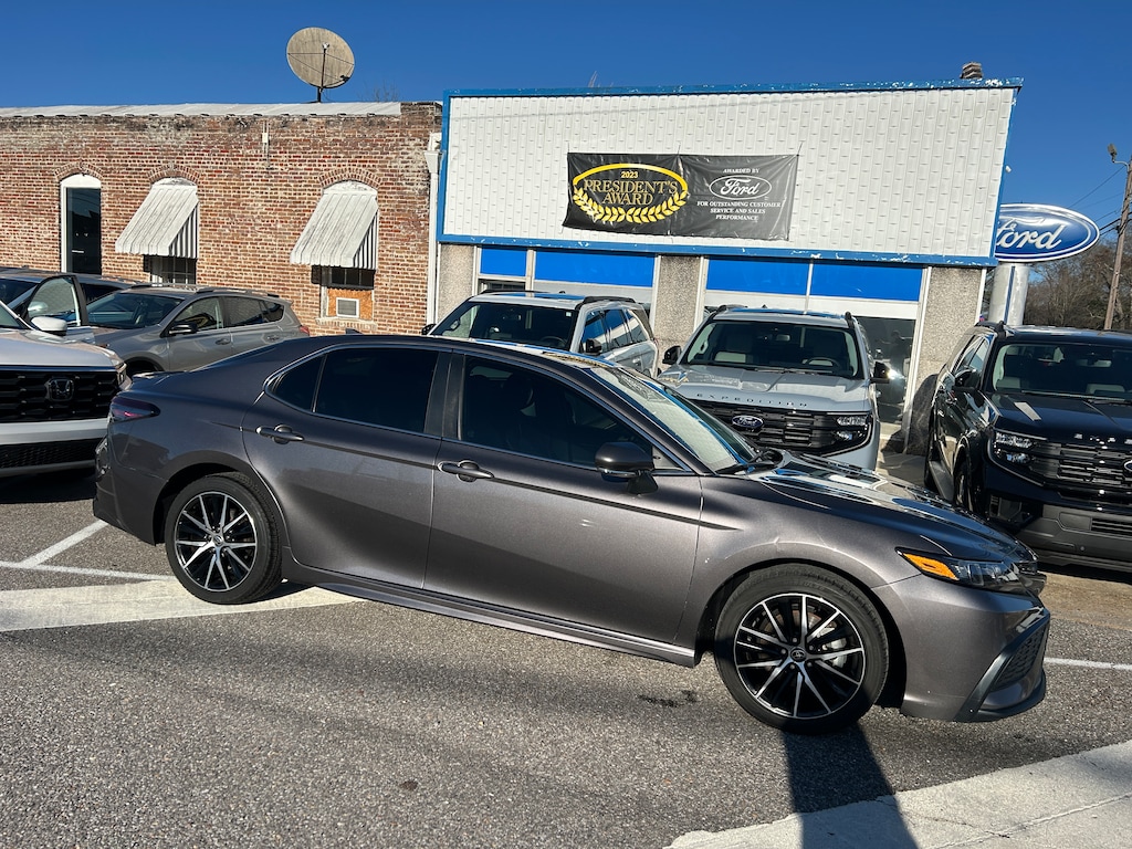 Used 2023 Toyota Camry SE Sedan