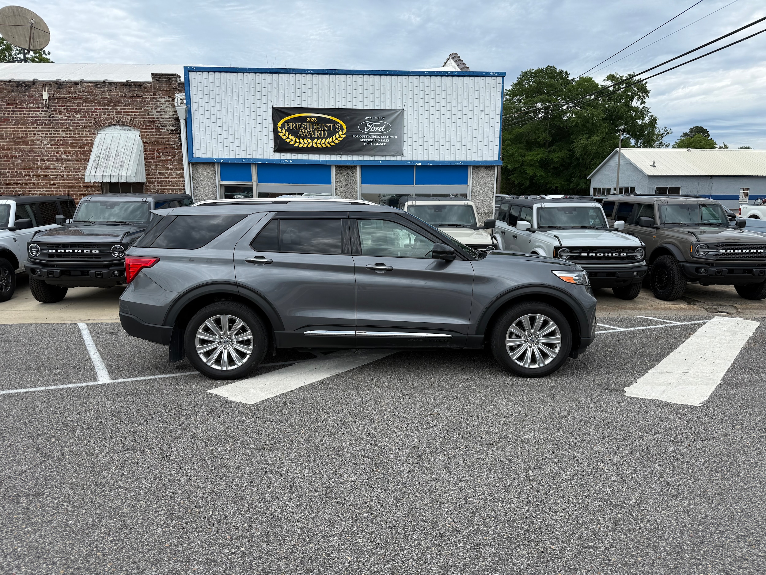 2022 Ford Explorer Limited 4WD's photo