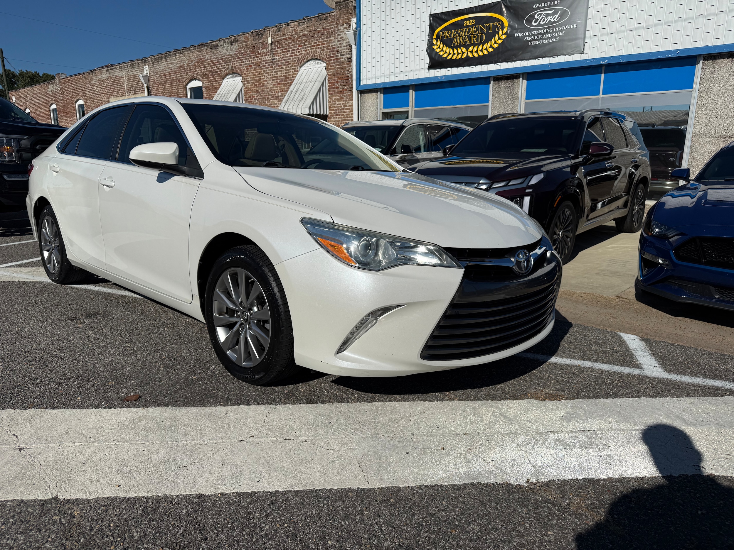 Used 2016 Toyota Camry XLE with VIN 4T1BF1FK6GU593383 for sale in Sulligent, AL