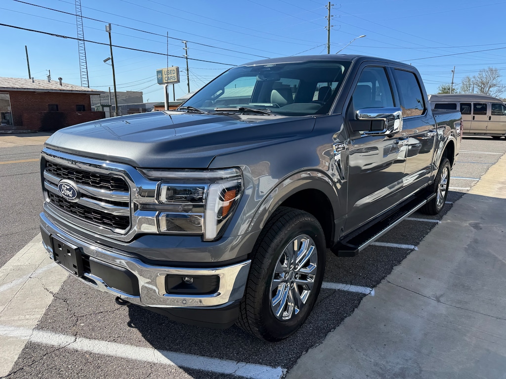 New 2025 Ford F-150 Lariat TRUCK