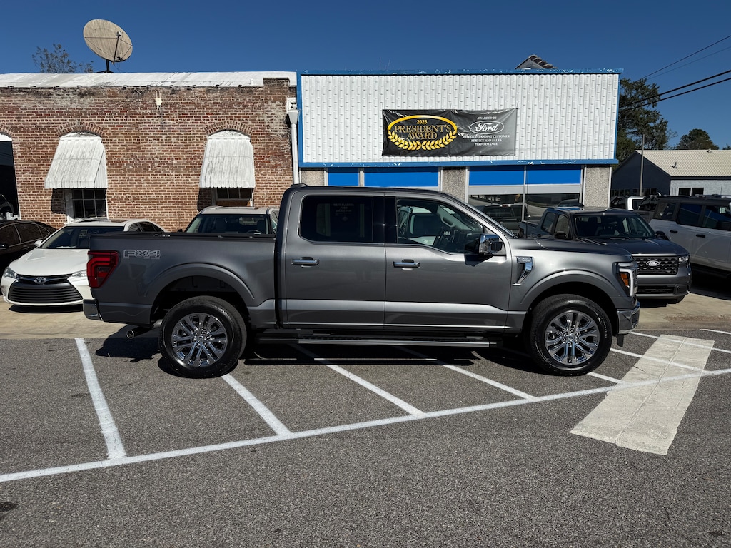 New 2025 Ford F-150 Lariat TRUCK