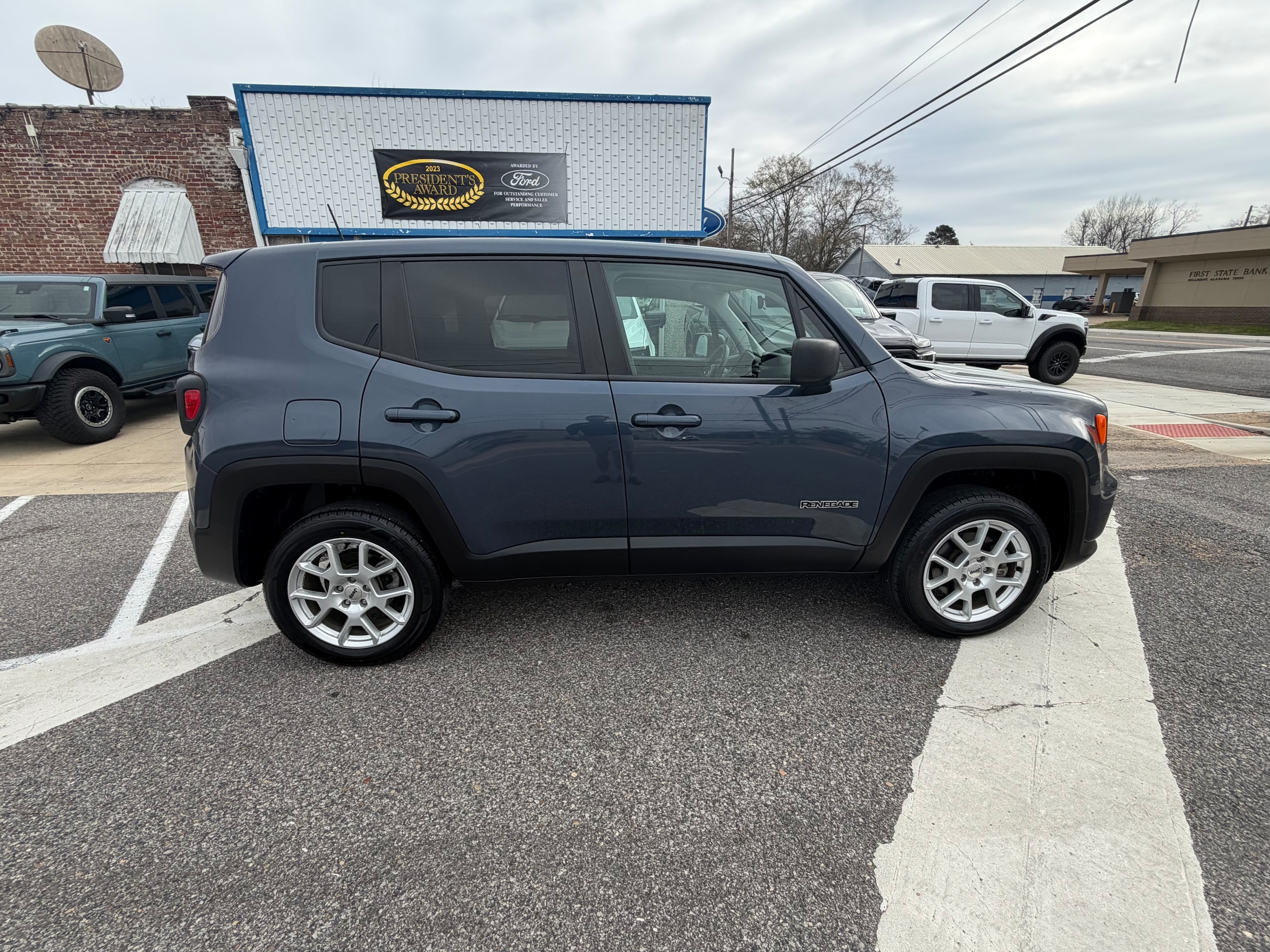 2023 Jeep Renegade Latitude