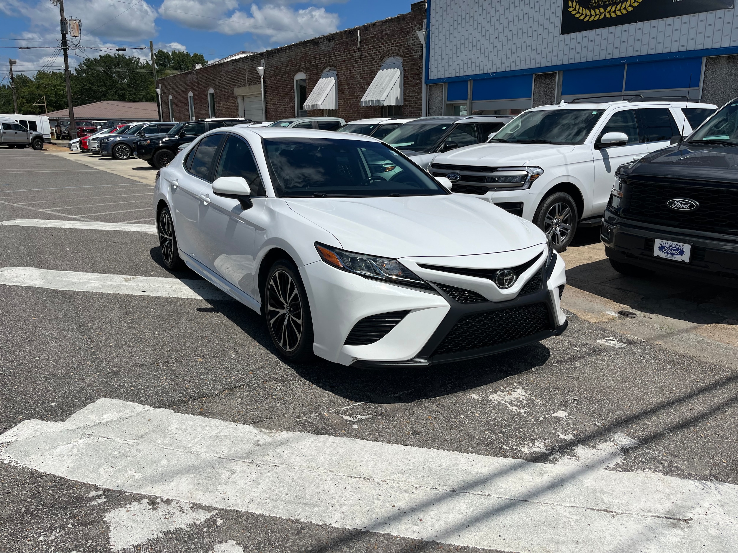 Used 2019 Toyota Camry SE with VIN 4T1B11HK8KU687799 for sale in Sulligent, AL