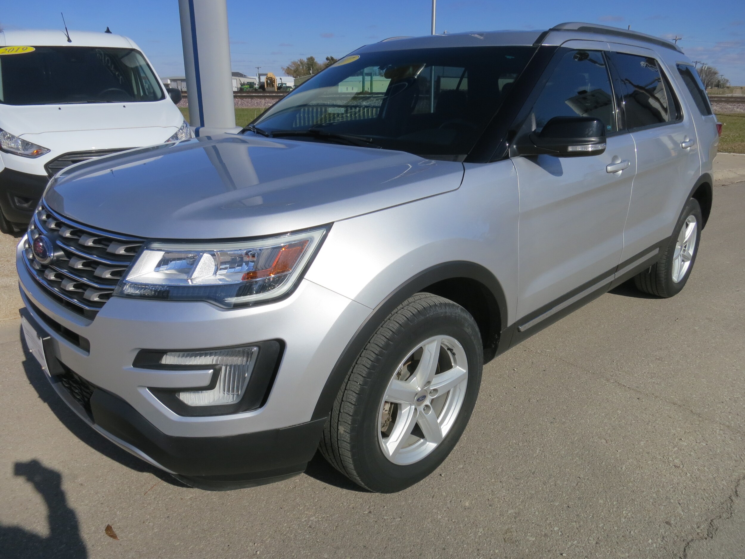 2017 Ford Explorer XLT photo 2
