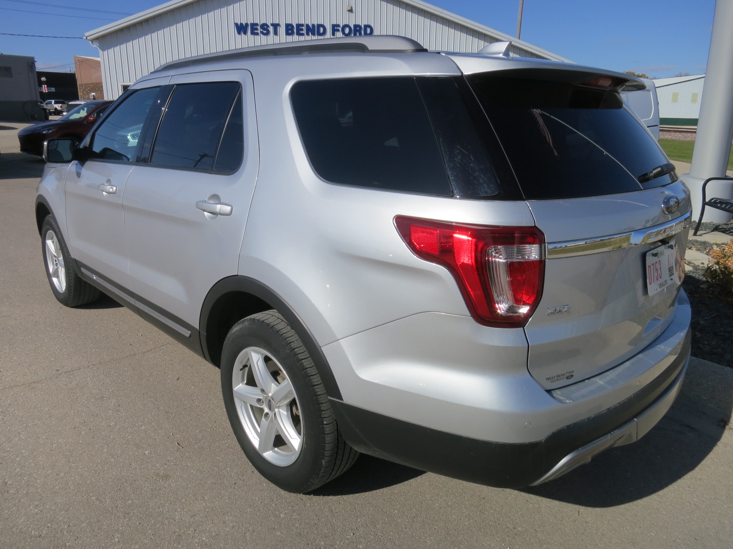 2017 Ford Explorer XLT photo 3