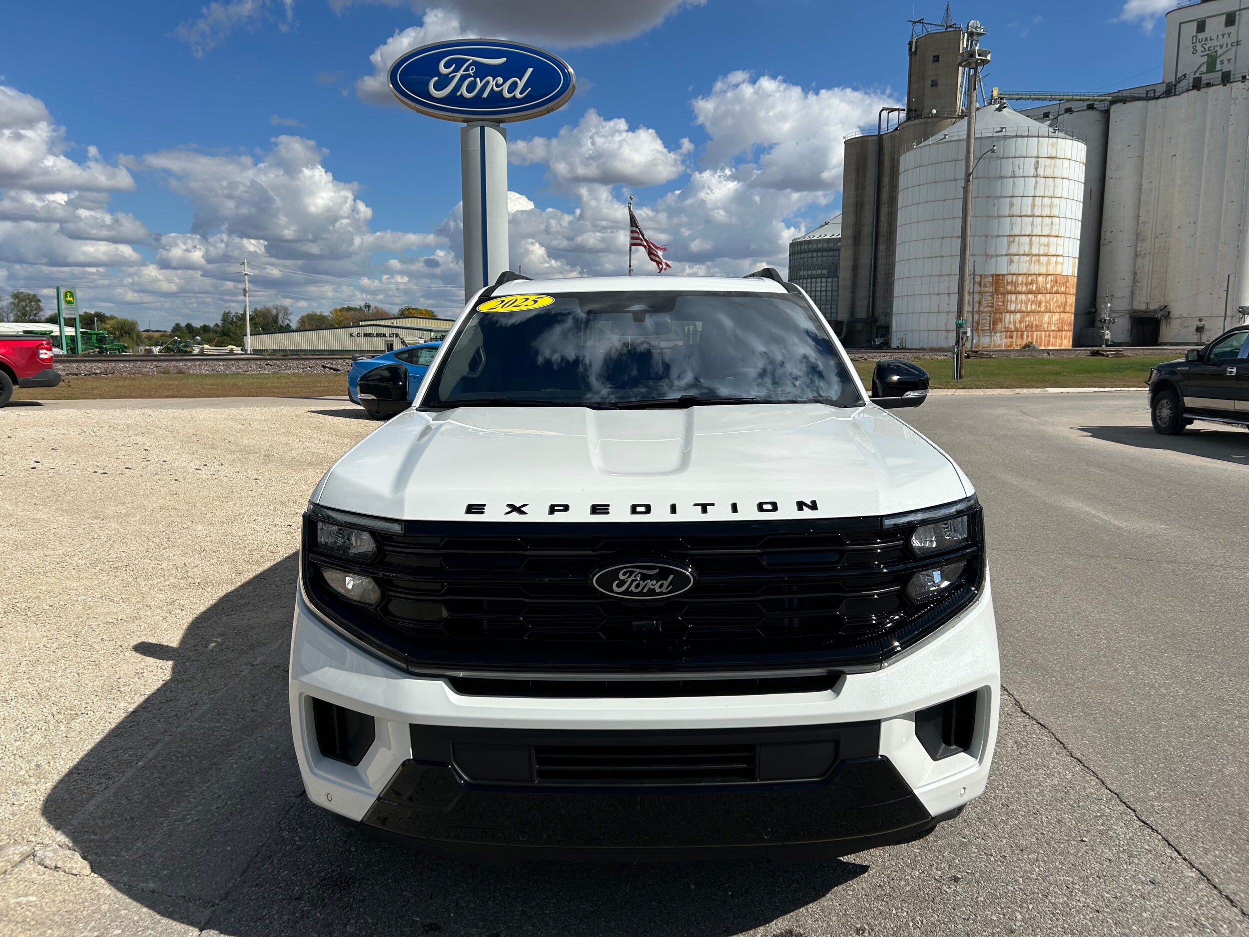 2025 Ford Expedition MAX Platinum photo 4