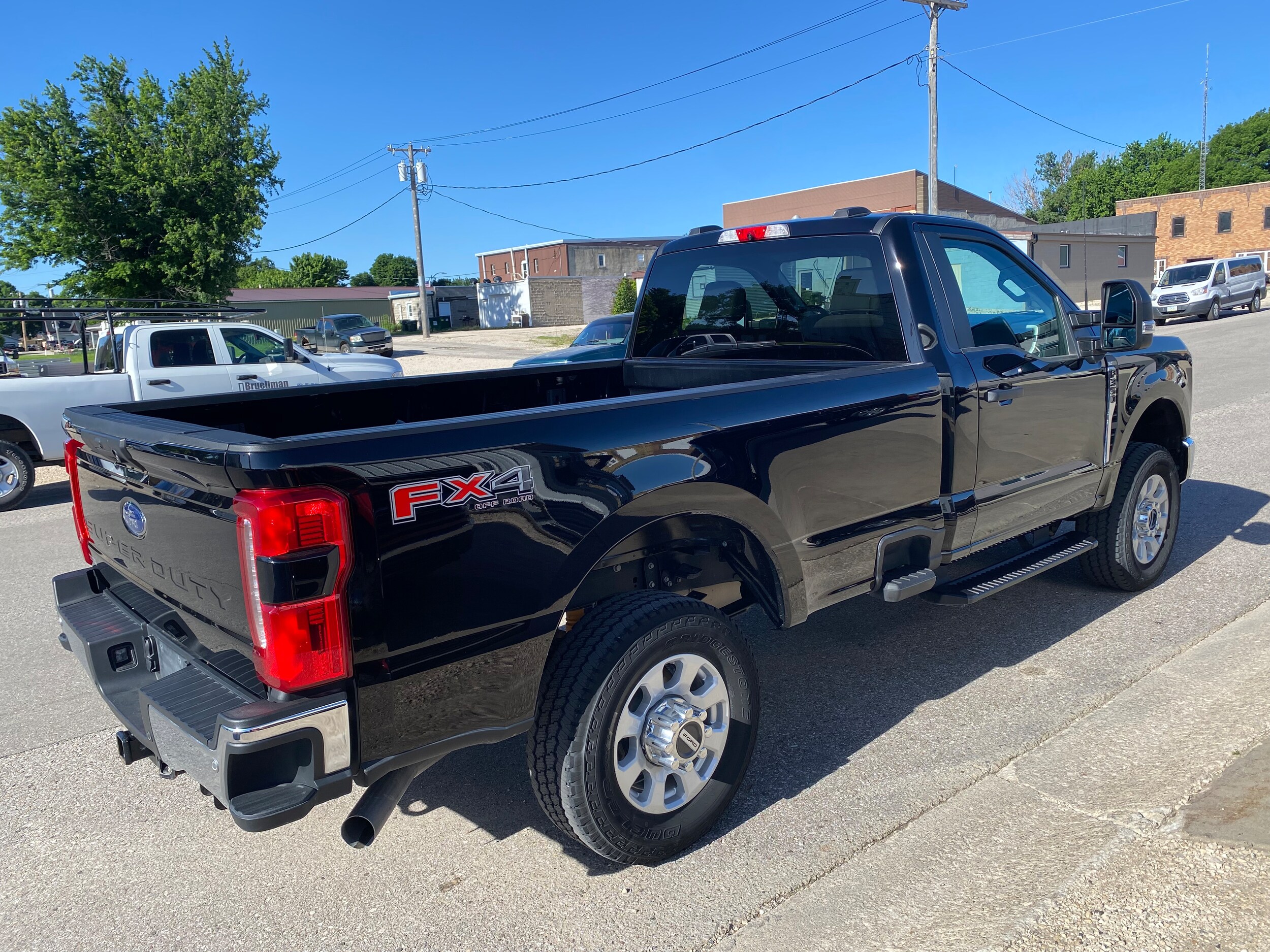2023 Ford F-350 XLT photo 3