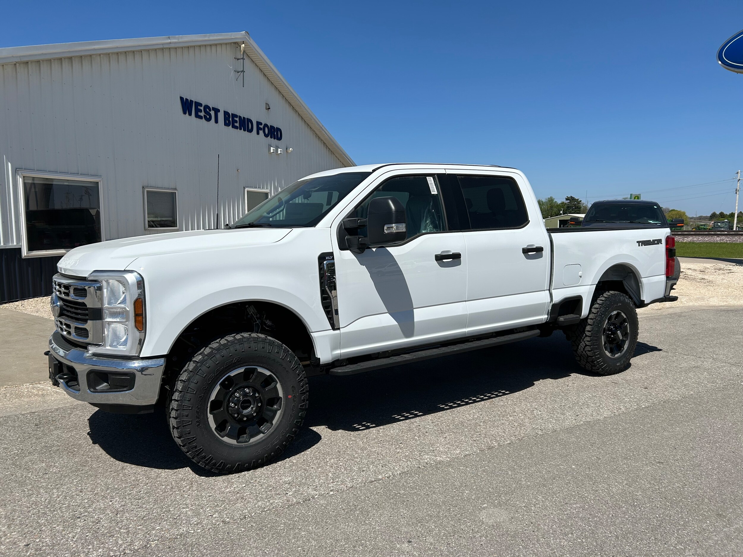 2025 Ford F-350 XLT photo 2
