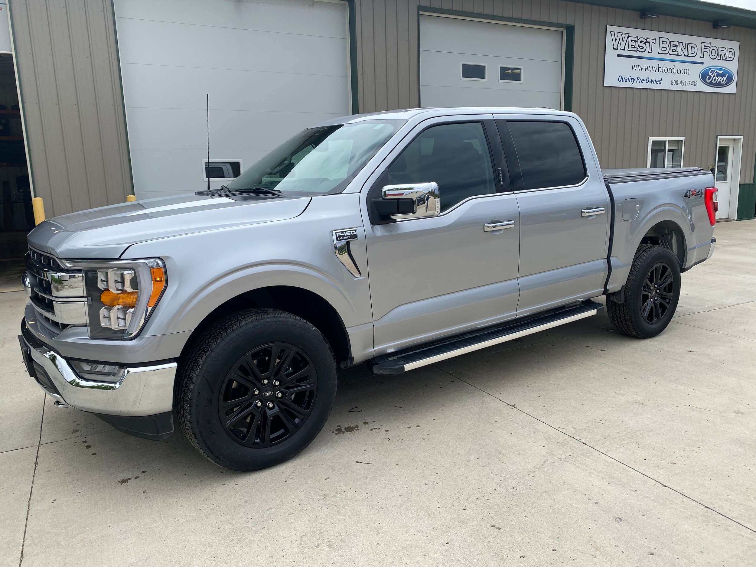 2023 Ford F-150 Lariat photo 2