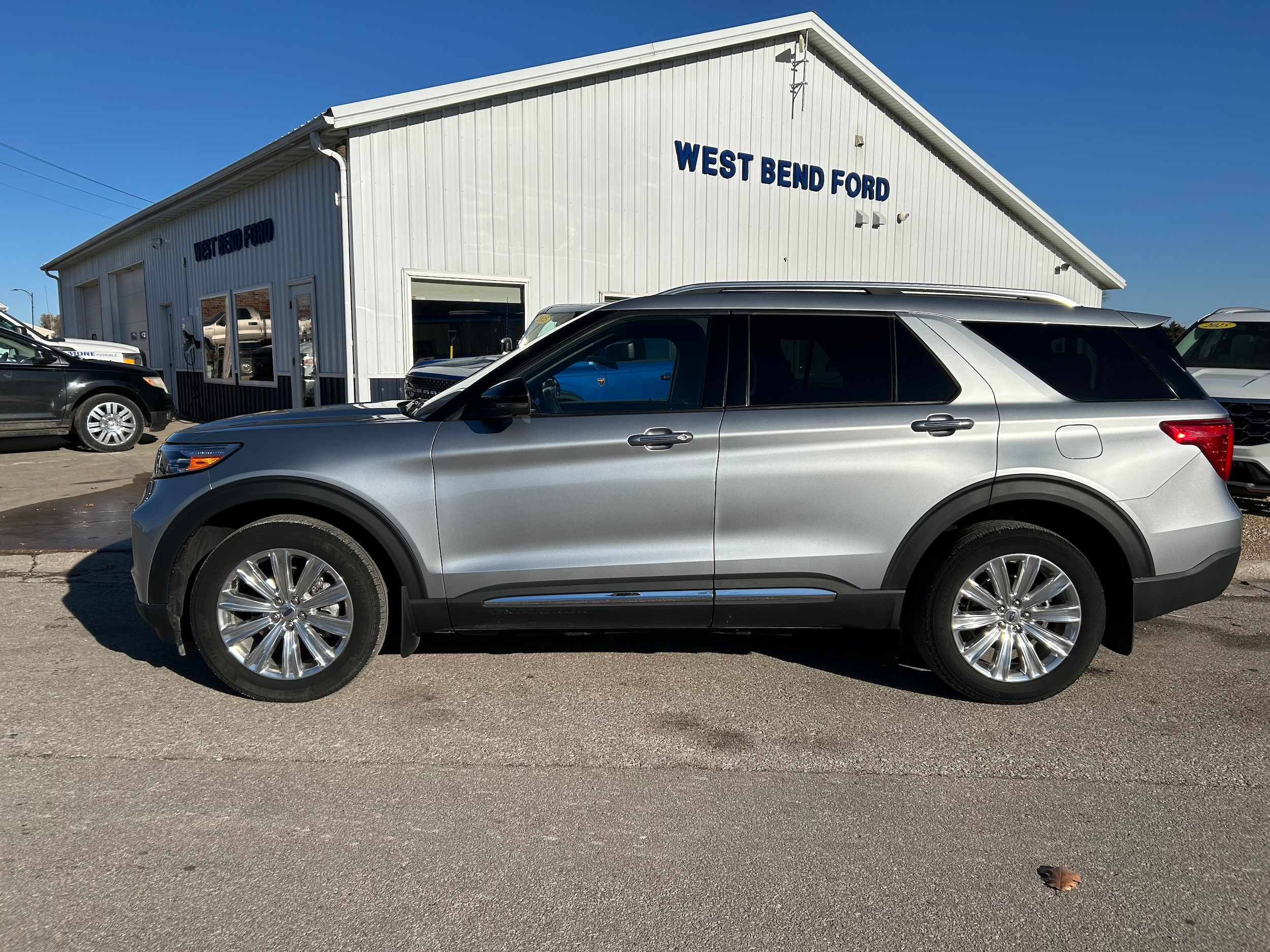 2023 Ford Explorer Limited's photo