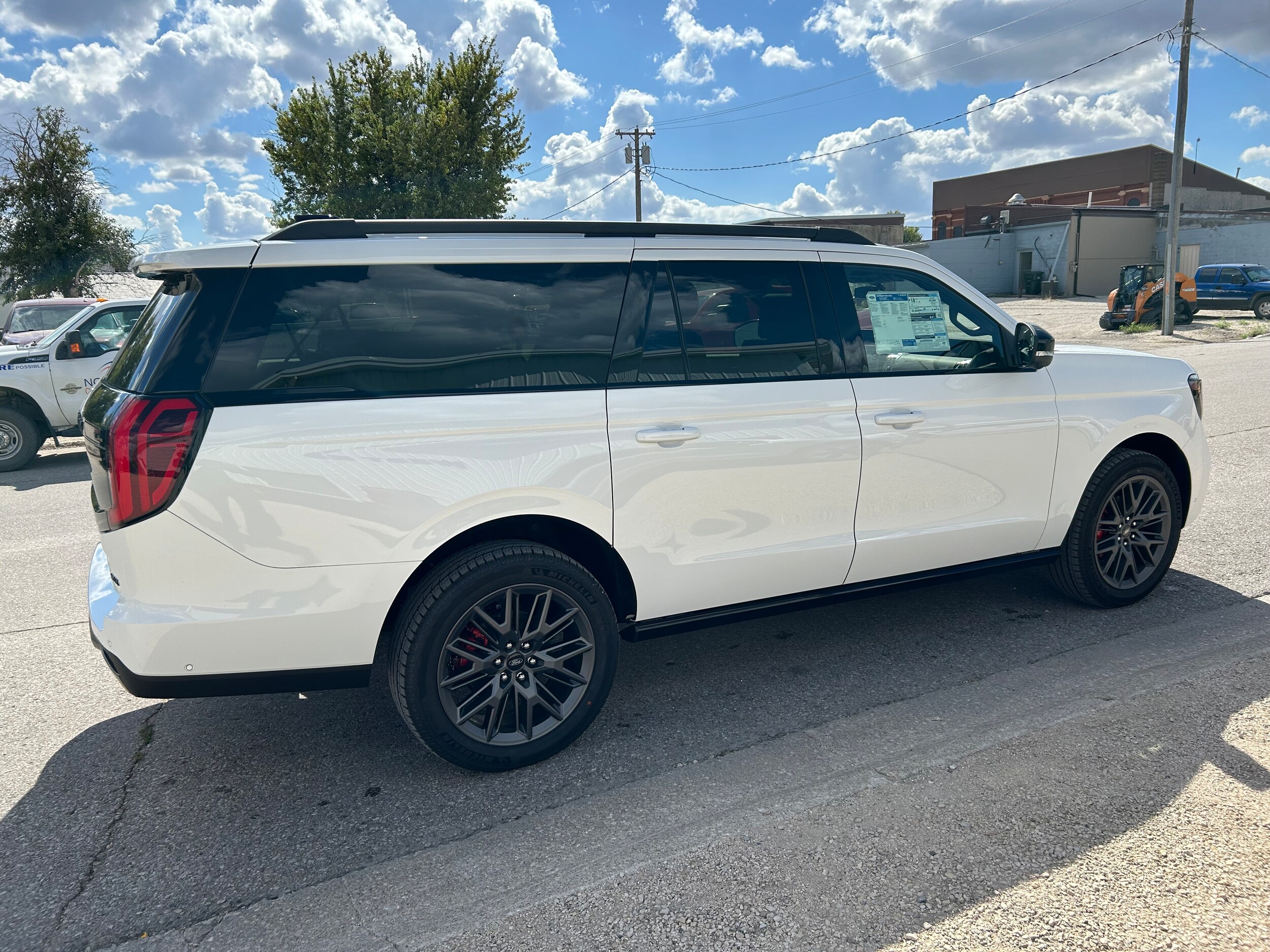 2025 Ford Expedition MAX Platinum photo 3