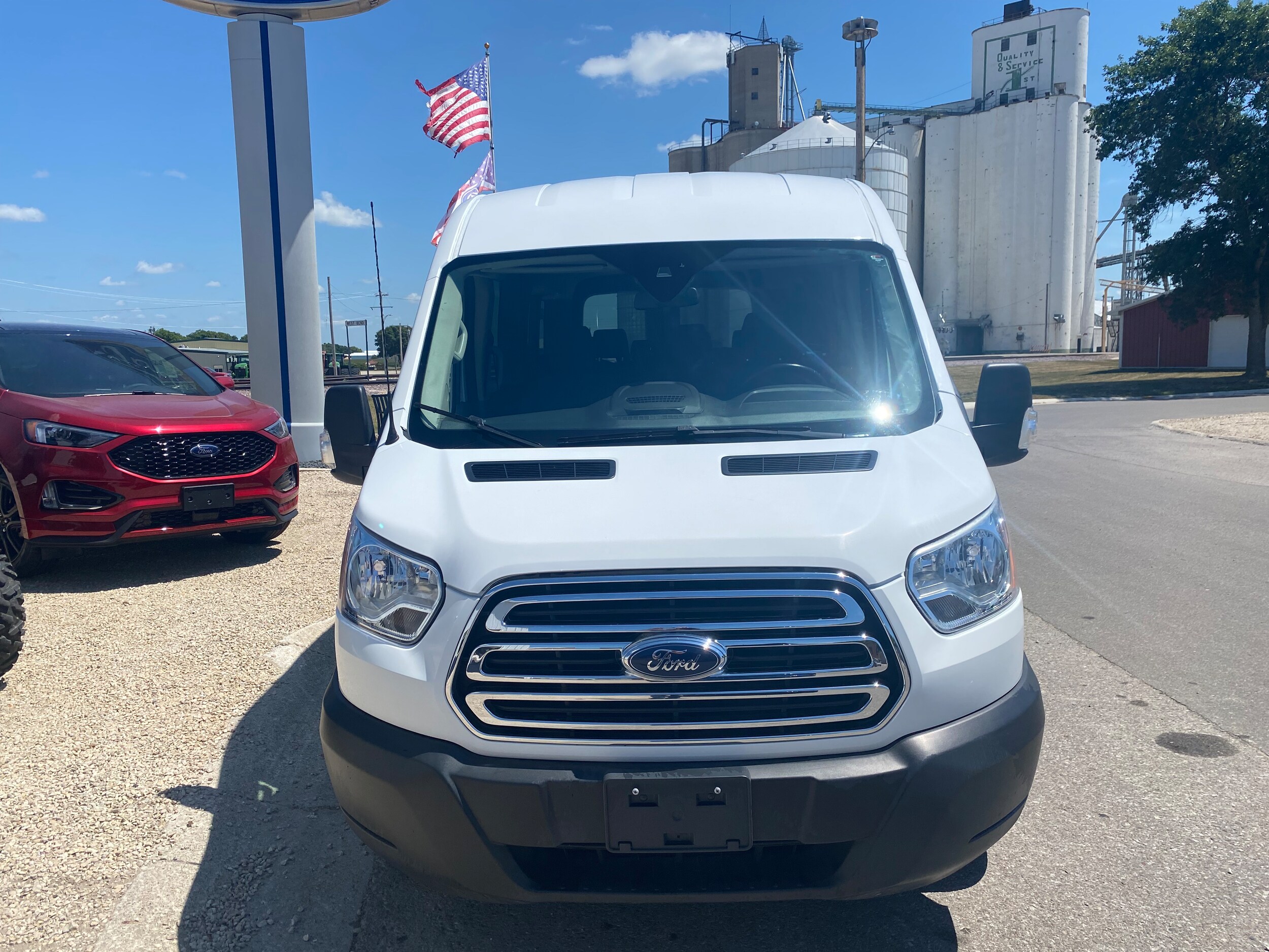 2019 Ford Transit Passenger XLT photo 3