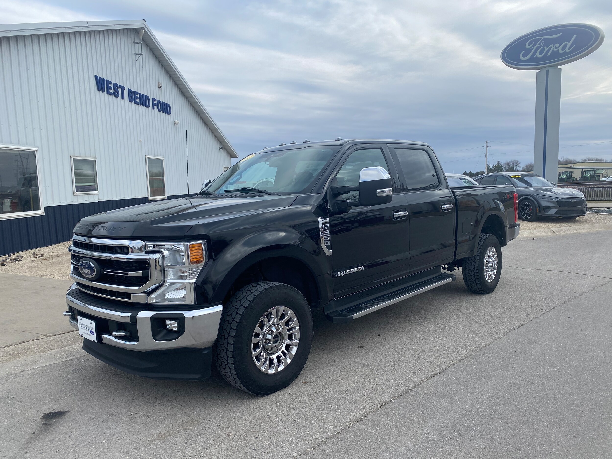 2022 Ford F-350 Lariat photo 2