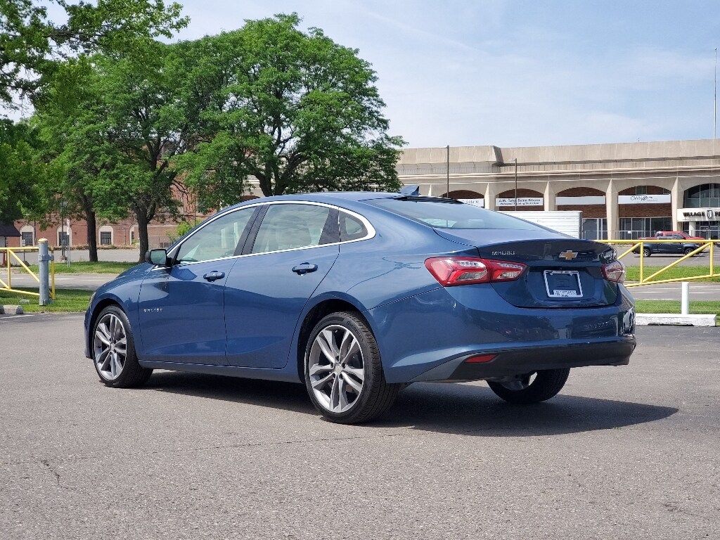 2024 Chevrolet Malibu Premier 2LT photo 2