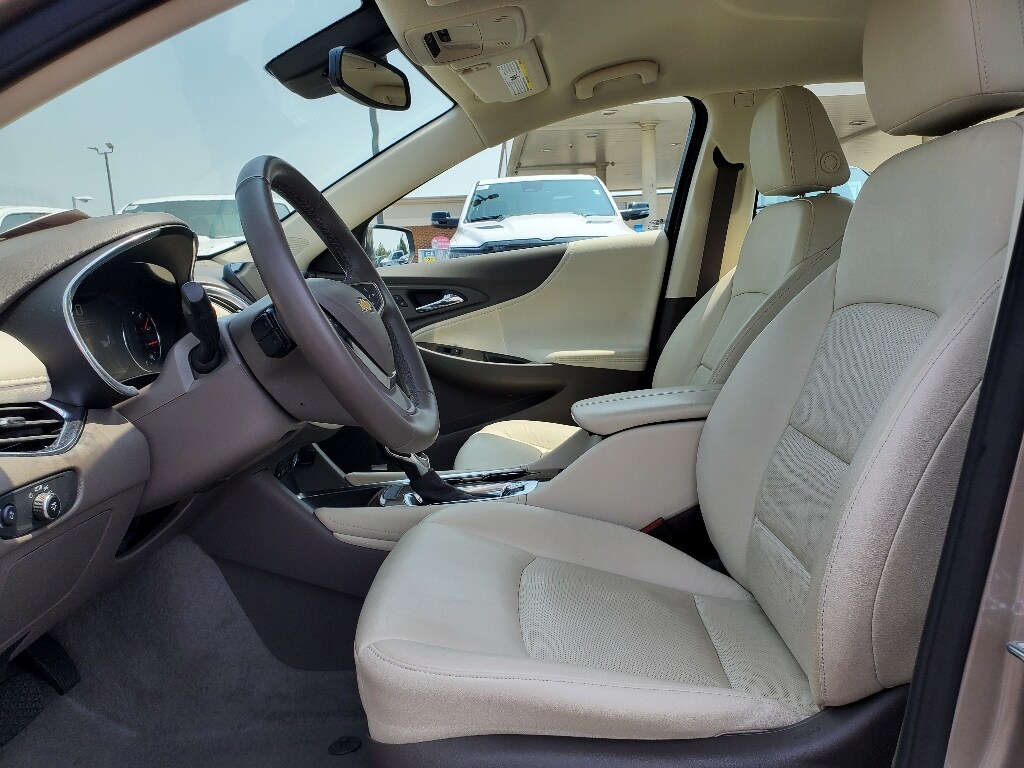2024 Chevrolet Malibu Premier 2LT photo 4