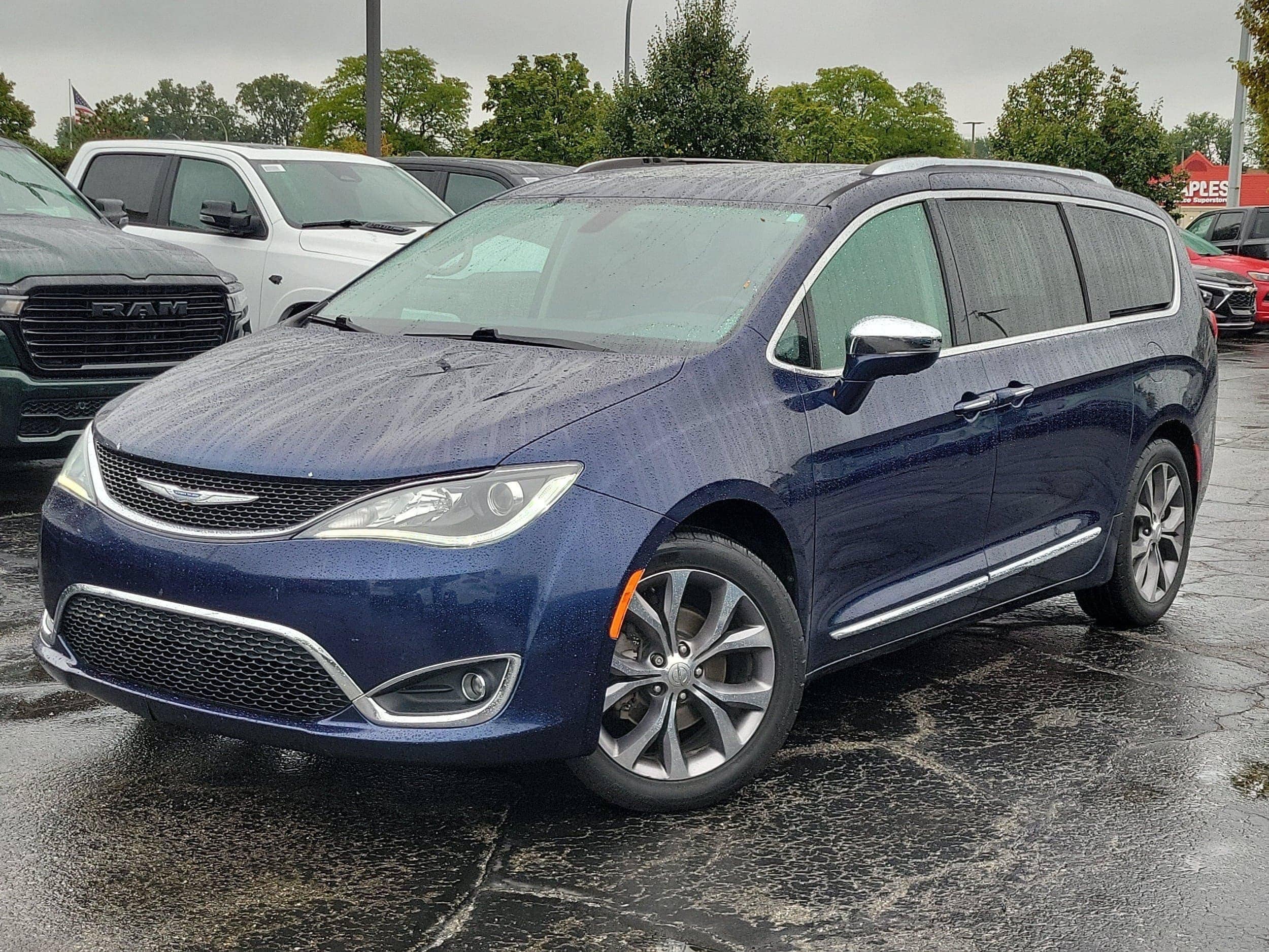 Jazz Blue Pearlco 2019 Chrysler Pacifica Minivan Front-Wheel Drive Automatic