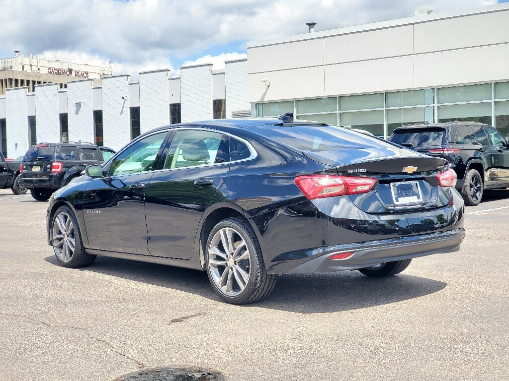 2024 Chevrolet Malibu Premier 2LT photo 3